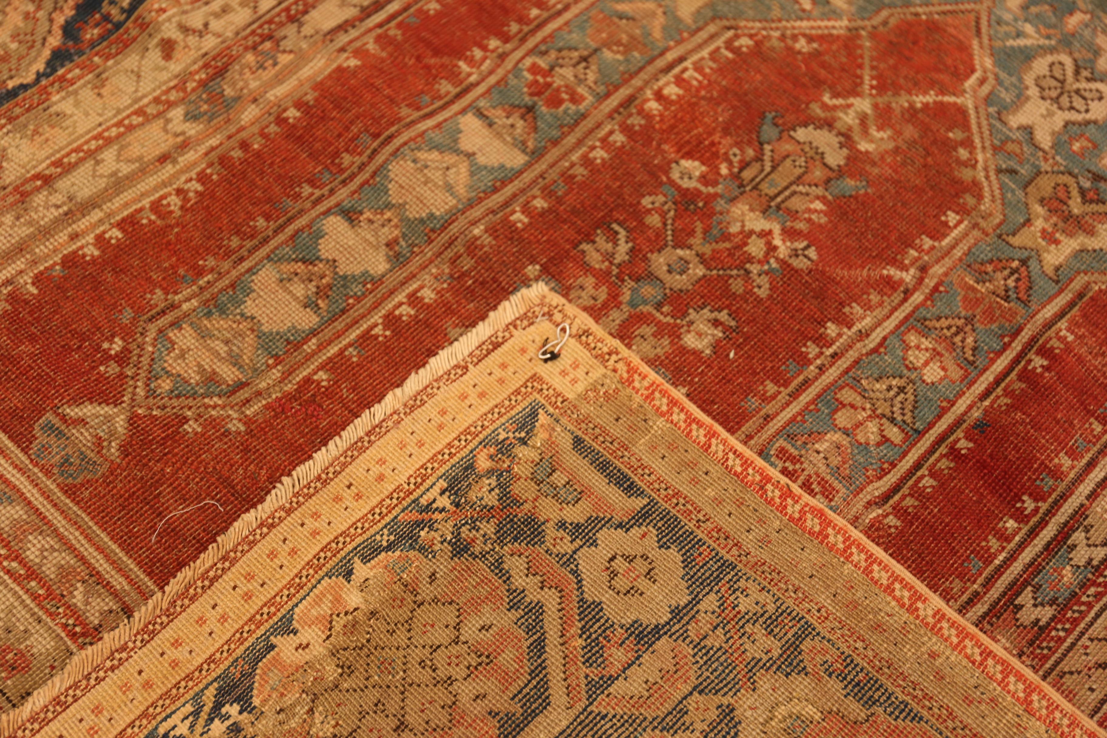 Nazmiyal Collection Antike türkische Ladik Gebetsteppich 4 ft x 5 ft 5 in (Handgeknüpft) im Angebot