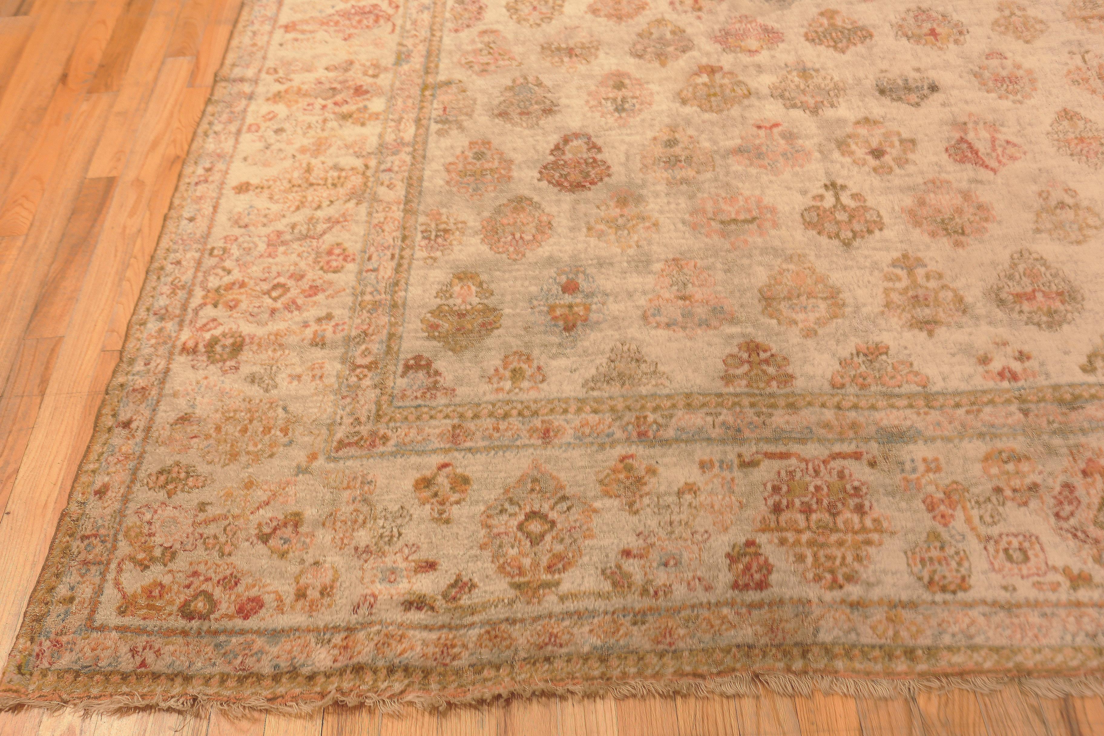 Nazmiyal Collection Antike türkische Oushak Angora Teppich 11 ft 3 in x 12 ft (Handgeknüpft) im Angebot