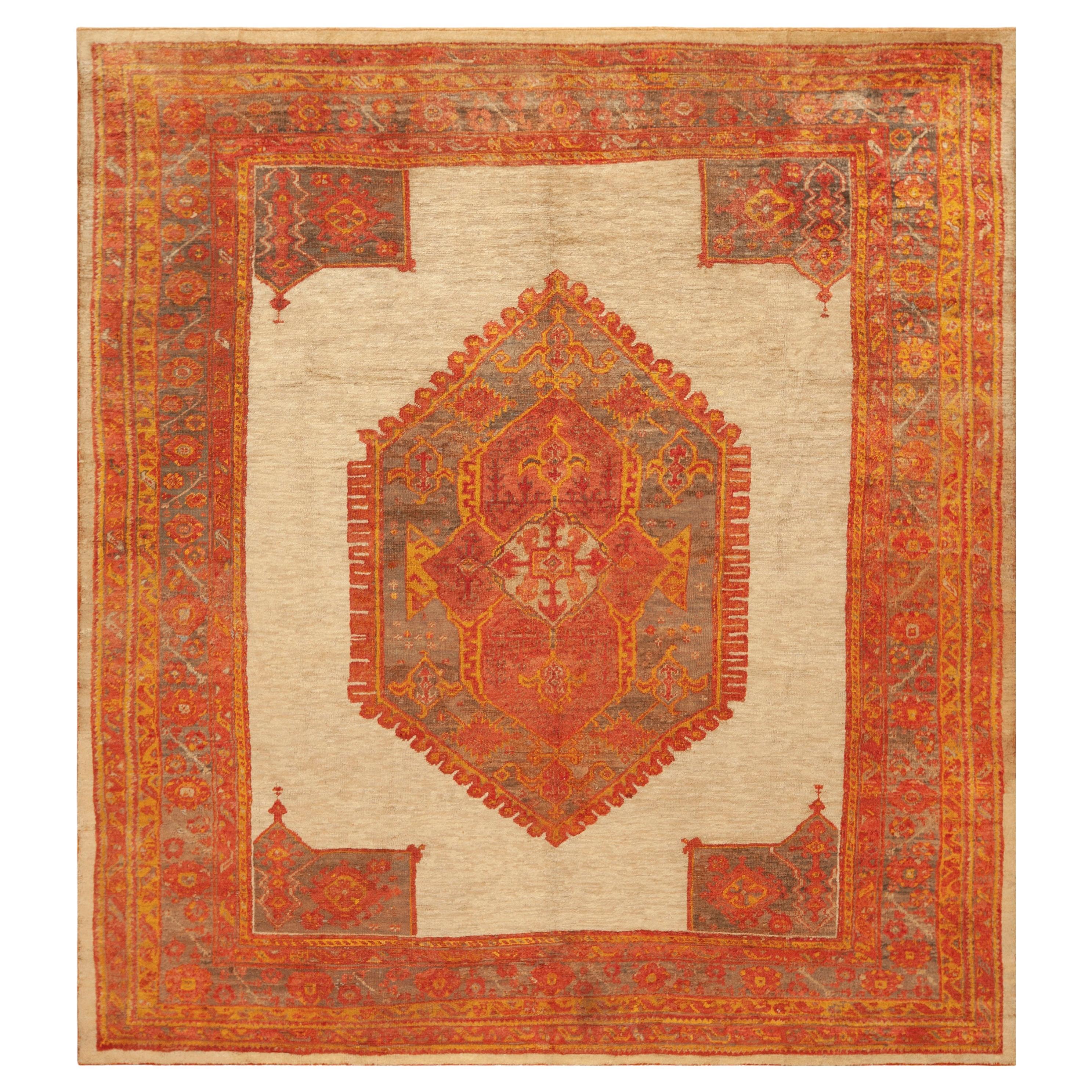Collection Nazmiyal Collection Antique Turque Oushak Angora Tapis 9 ft 9 in x 10 ft 10 in en vente