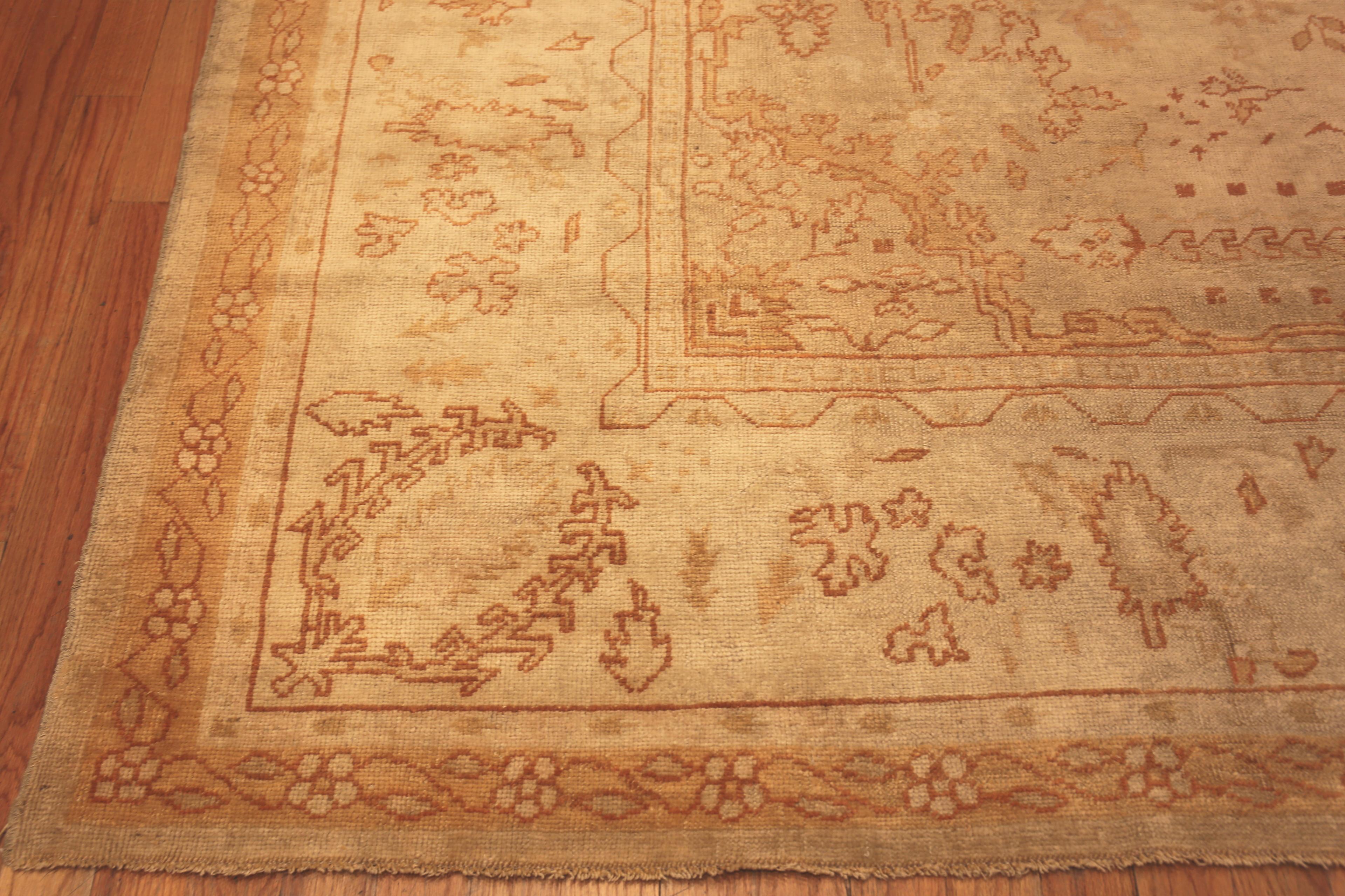 Antique Turkish Oushak Area Rug. 12 ft 10 in x 14 ft 4 in In Good Condition For Sale In New York, NY