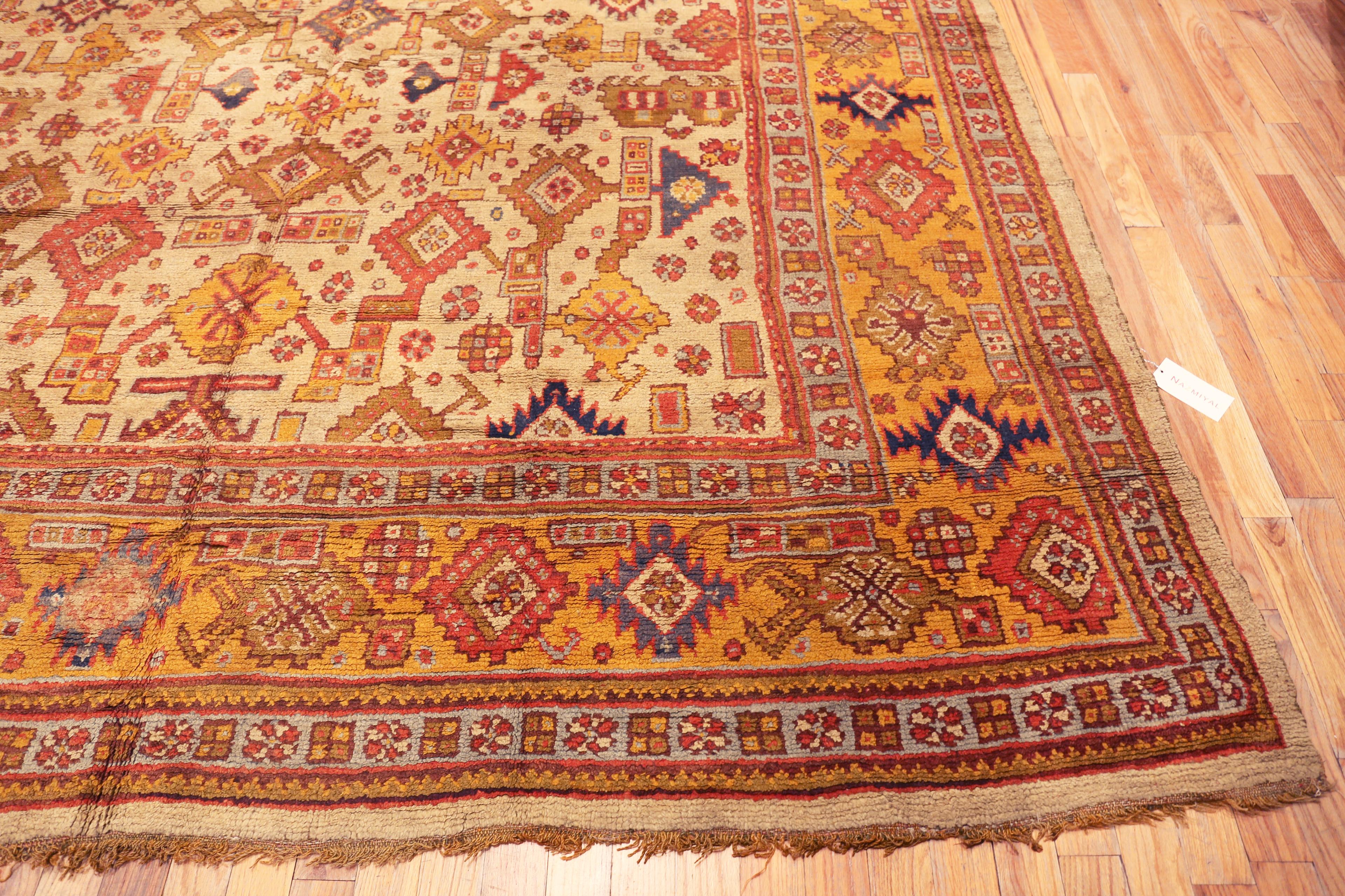 Nazmiyal Collection Antike türkische Oushak Teppich 10 ft 9 in x 14 ft 5 in (Handgeknüpft) im Angebot