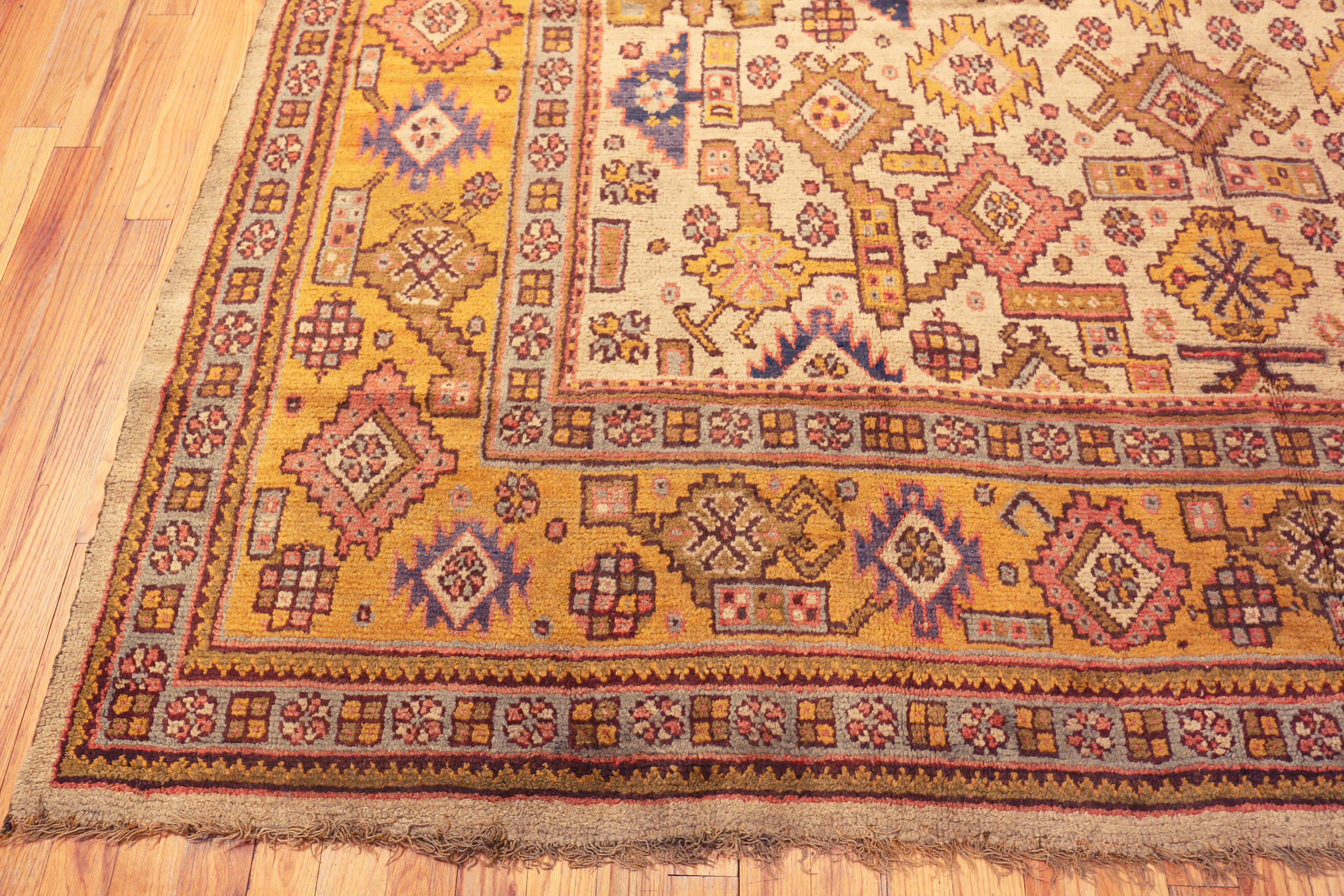 Nazmiyal Collection Antike türkische Oushak Teppich 10 ft 9 in x 14 ft 5 in (Wolle) im Angebot
