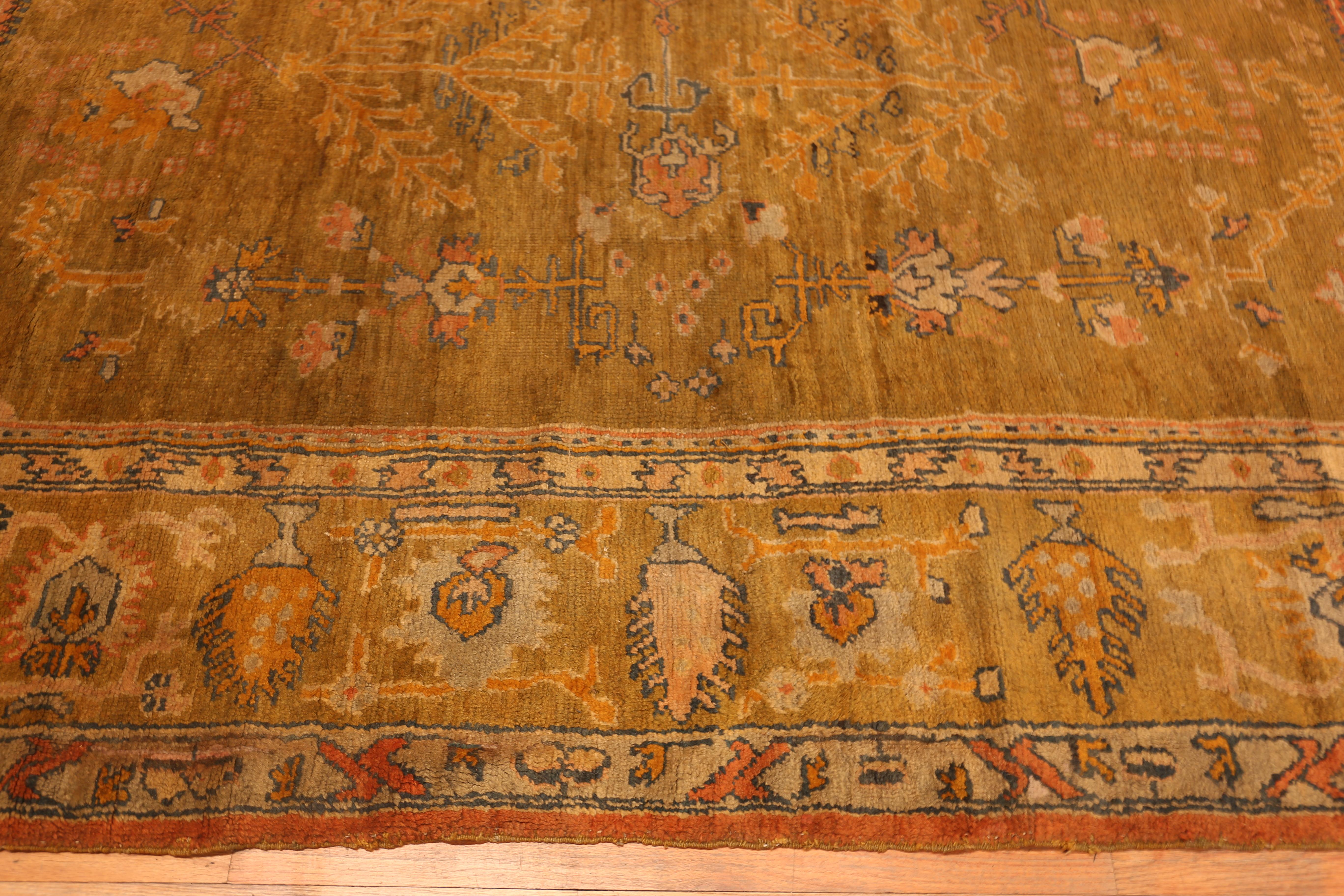 Nazmiyal Collection Antike türkische Oushak Teppich 10 ft x 11 ft 6 in (Handgeknüpft) im Angebot