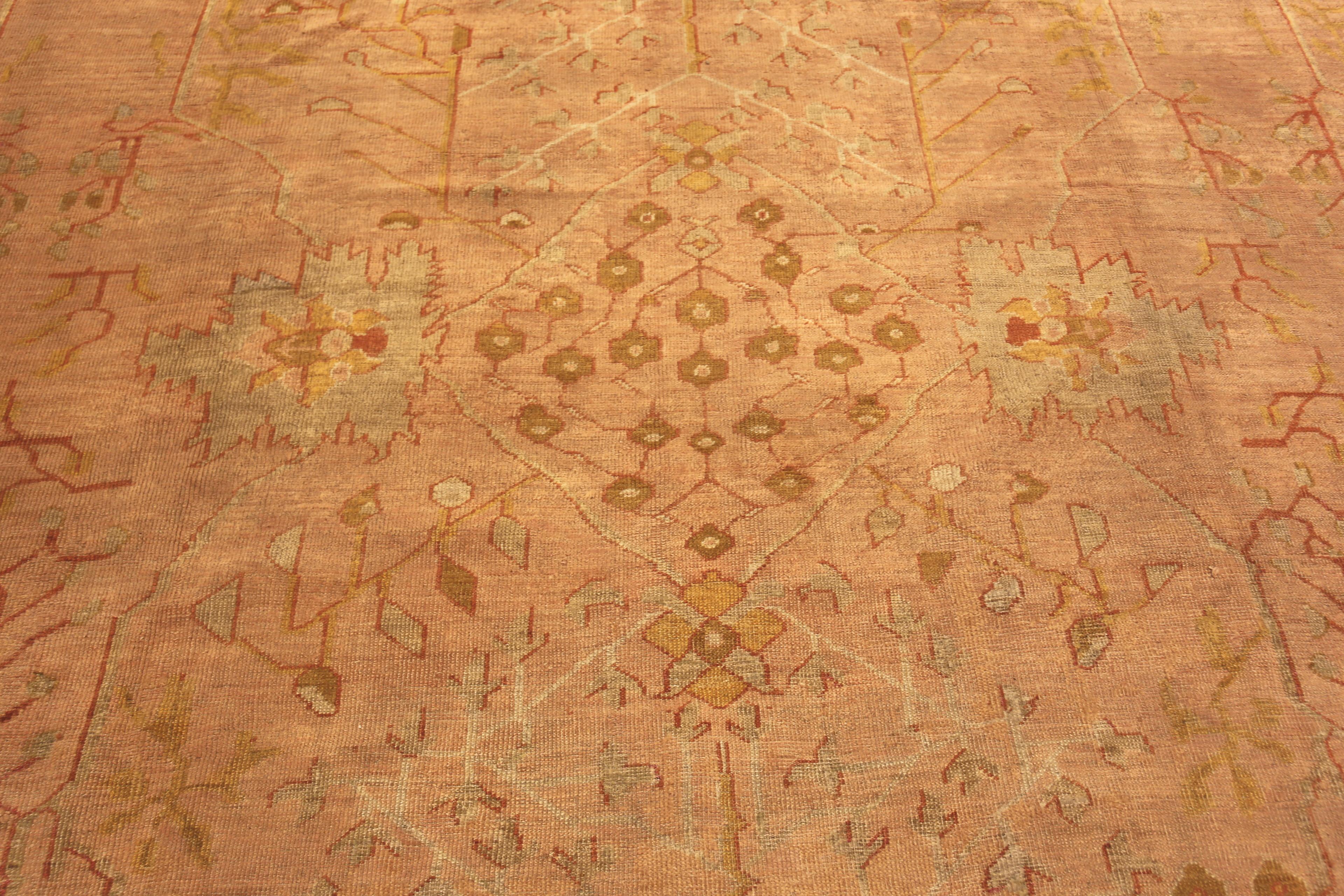 Antique Turkish Oushak Rug. 12 ft 9 in x 15 ft 10 in In Good Condition In New York, NY