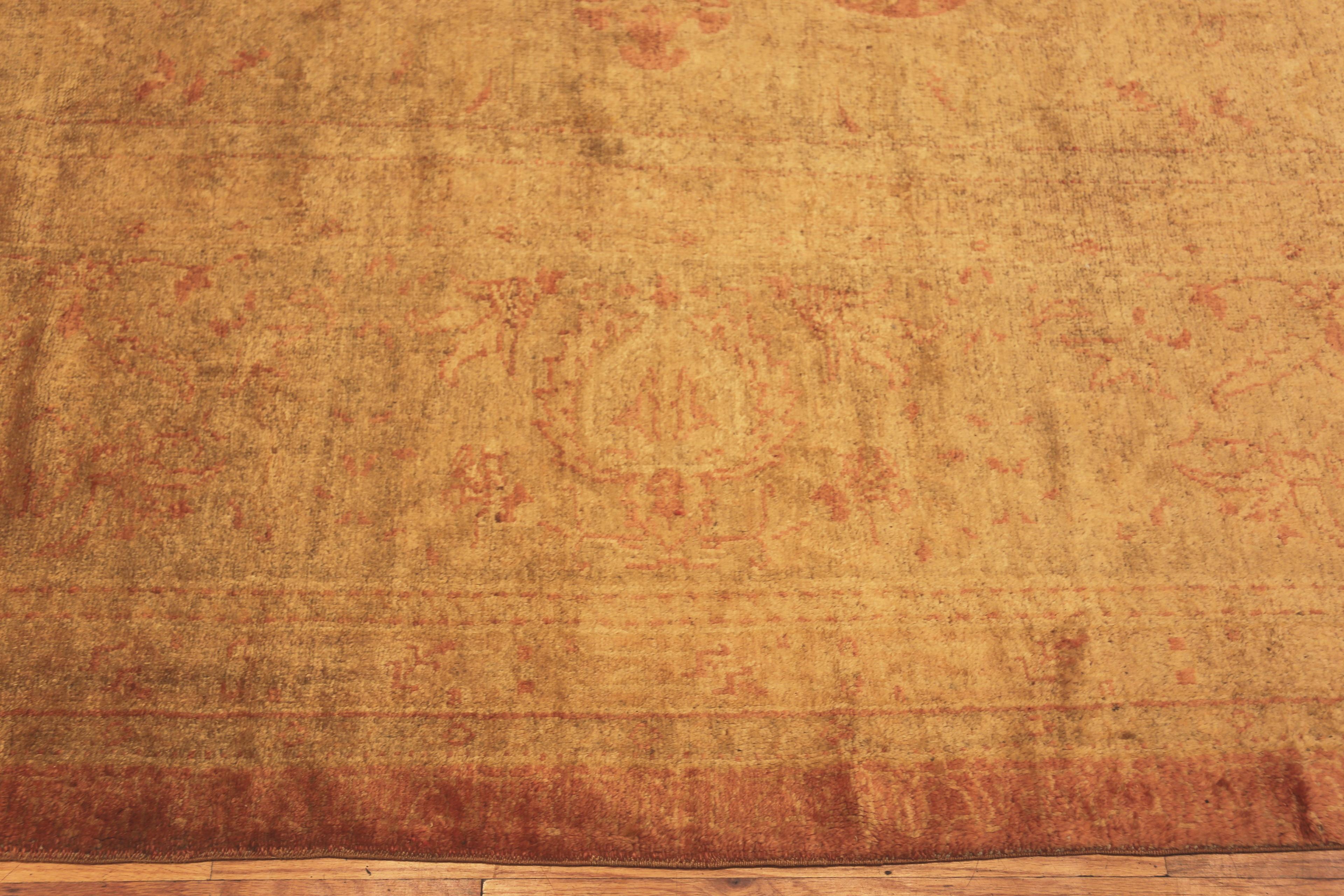 Antiker türkischer quadratischer Oushak-Teppich. 13 ft x 13 ft 9 in (Handgeknüpft) im Angebot