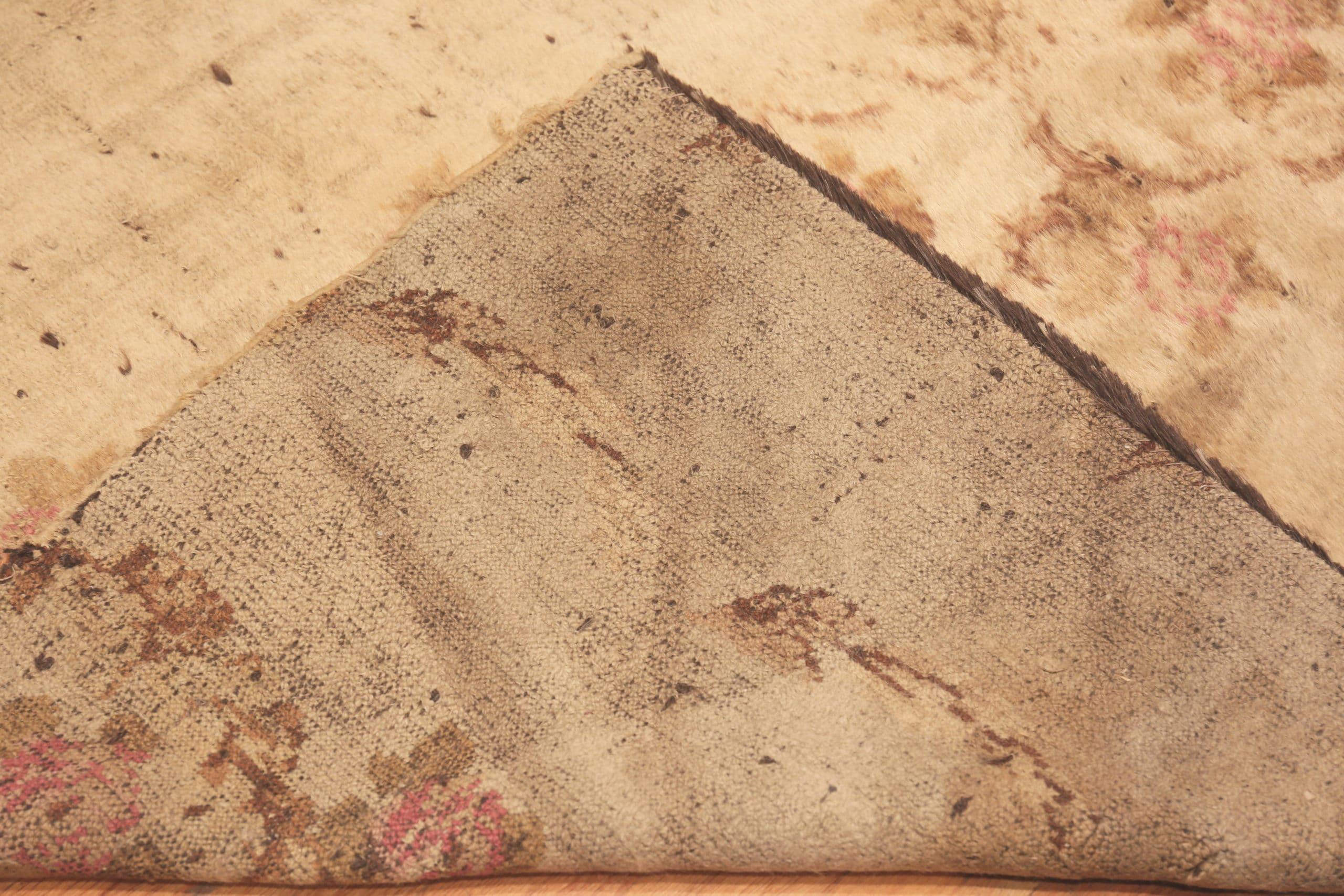 Nazmiyal Collection Alfombra Ucraniana Antigua 13 pies 8 pulgadas x 14 pies 9 pulgadas Neoclásico en venta