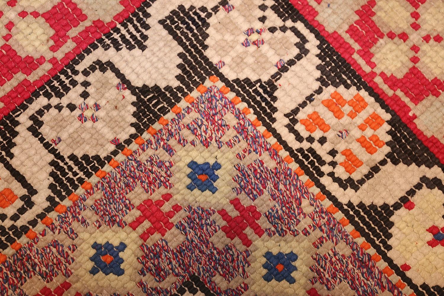 20th Century Antique Ukrainian Rug. Size: 4 ft x 6 ft 9 in  For Sale