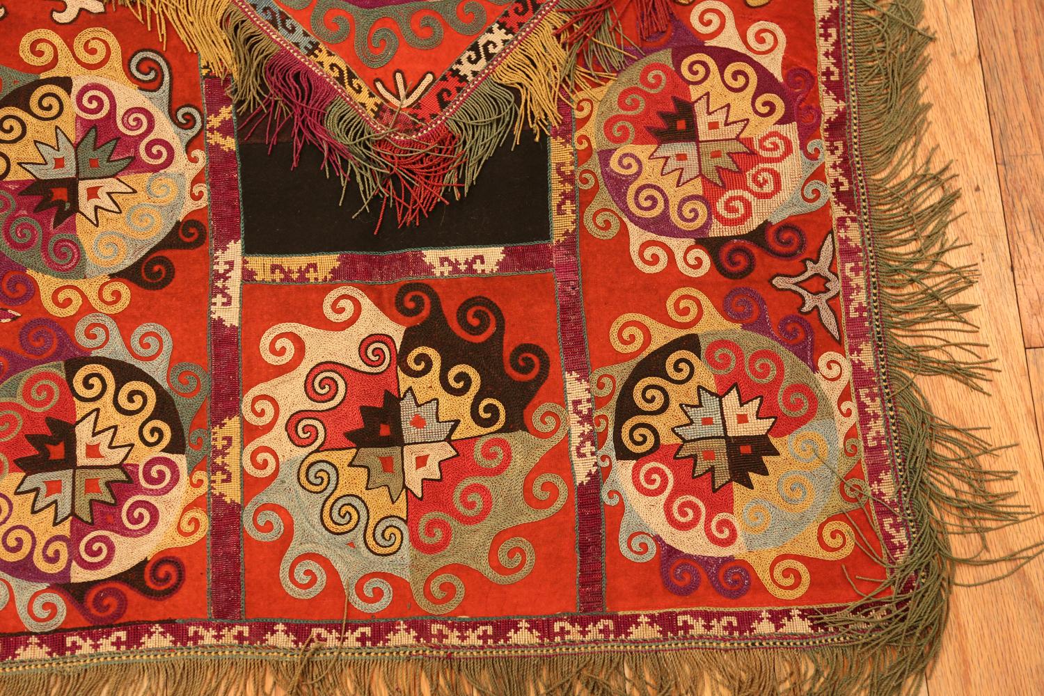 Nazmiyal Collection Antique Uzbek Lakhai Set 2 ft x 2 ft in vendita 2