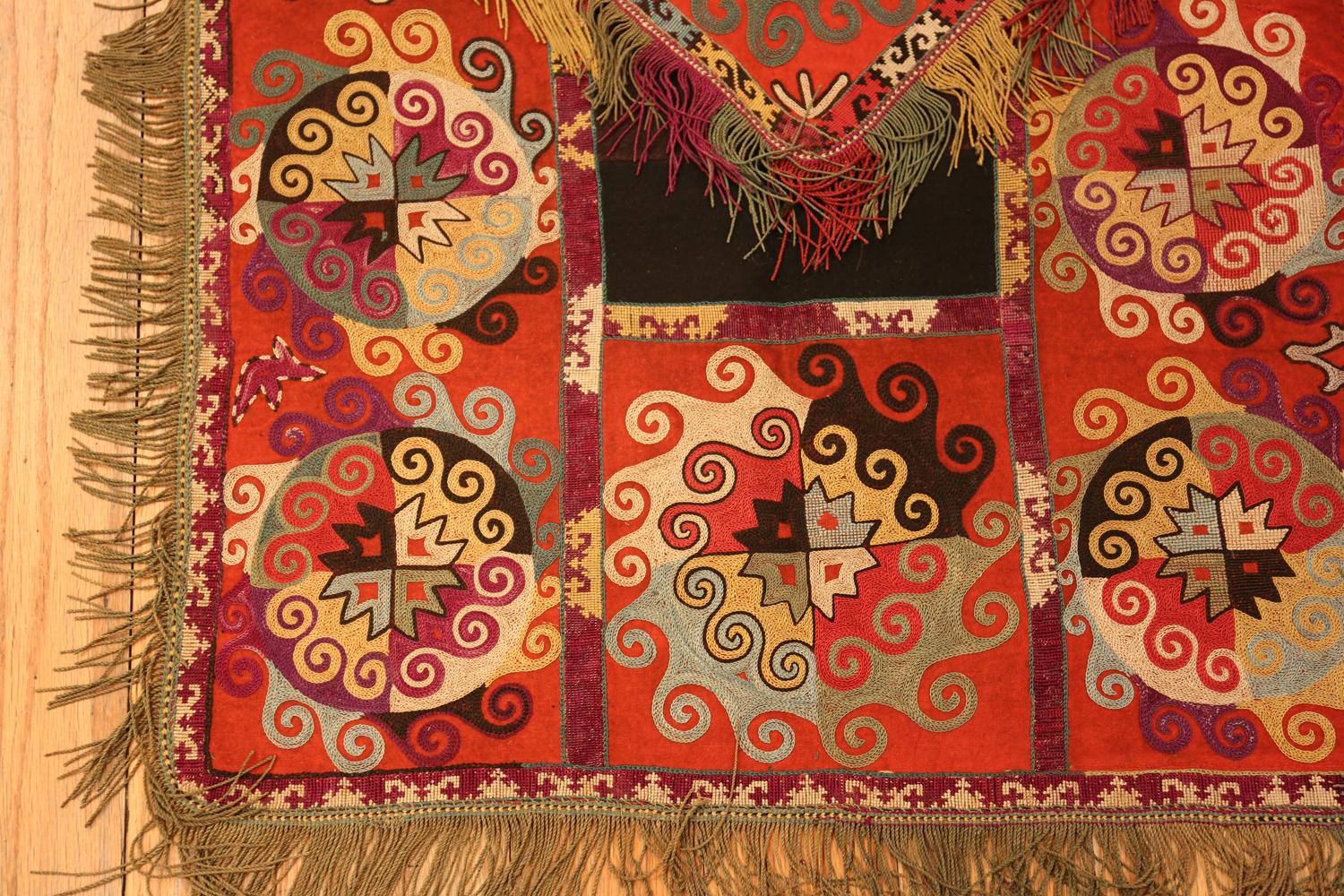 Nazmiyal Collection Antique Uzbek Lakhai Set 2 ft x 2 ft in vendita 4