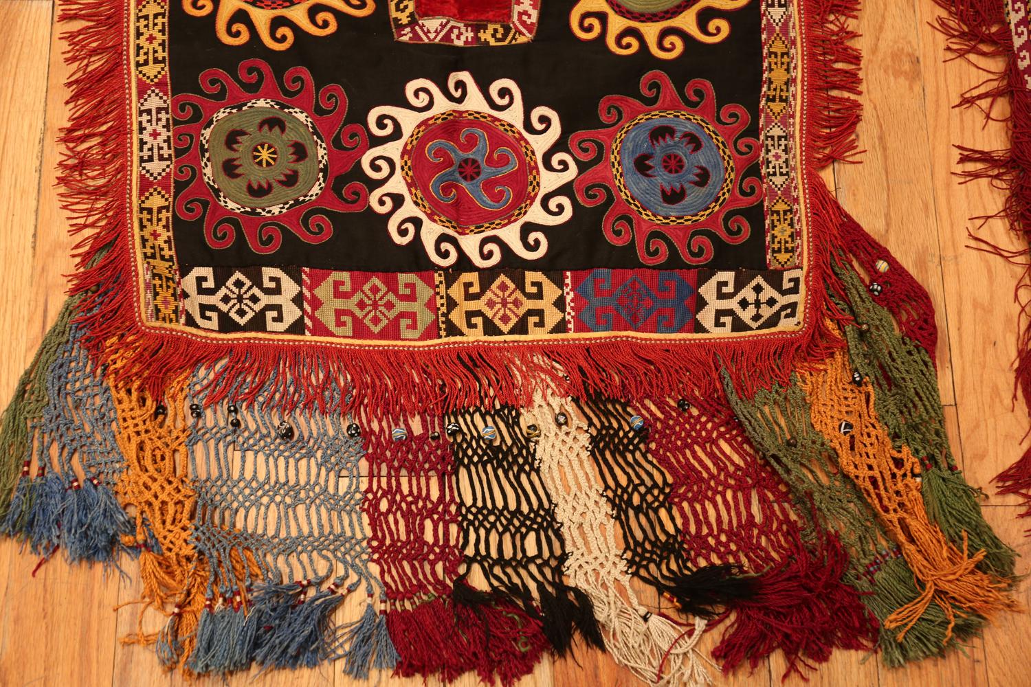 Nazmiyal Collection Antique Uzbek Lakhai Set 2 ft x 2 ft in vendita 7