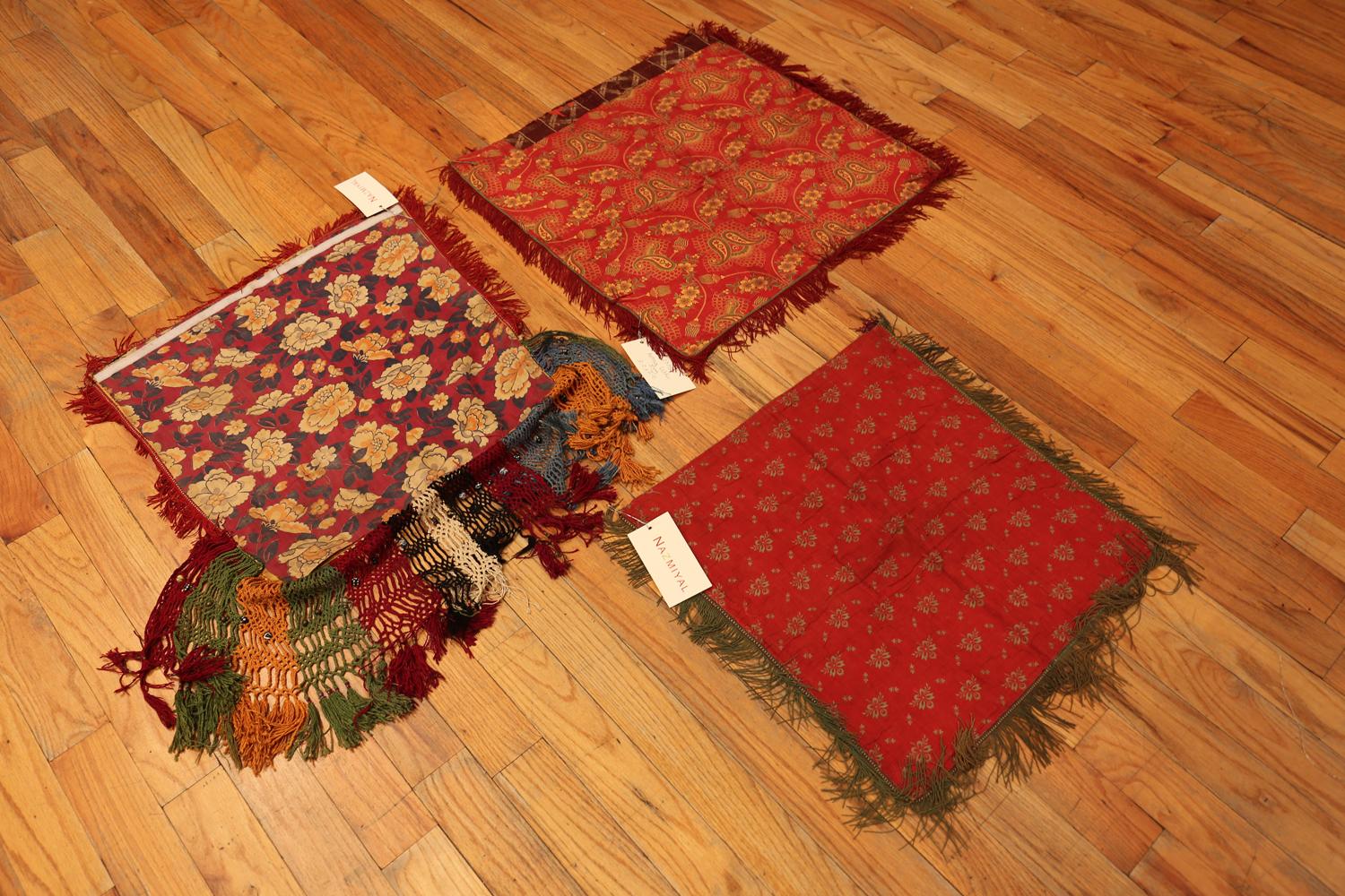 Suzani Nazmiyal Collection Antique Uzbek Lakhai Set 2 ft x 2 ft in vendita