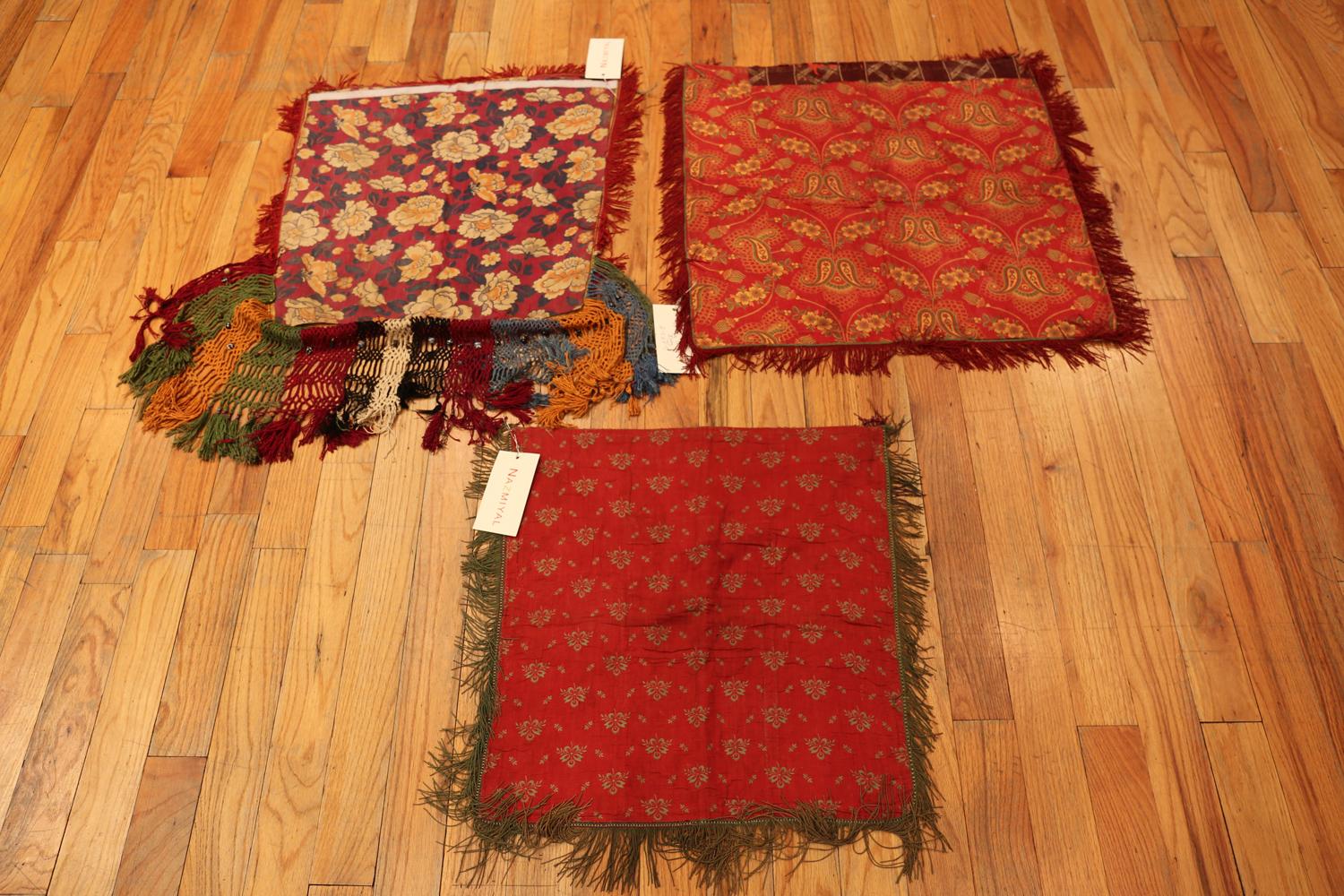 Uzbeko Nazmiyal Collection Antique Uzbek Lakhai Set 2 ft x 2 ft in vendita