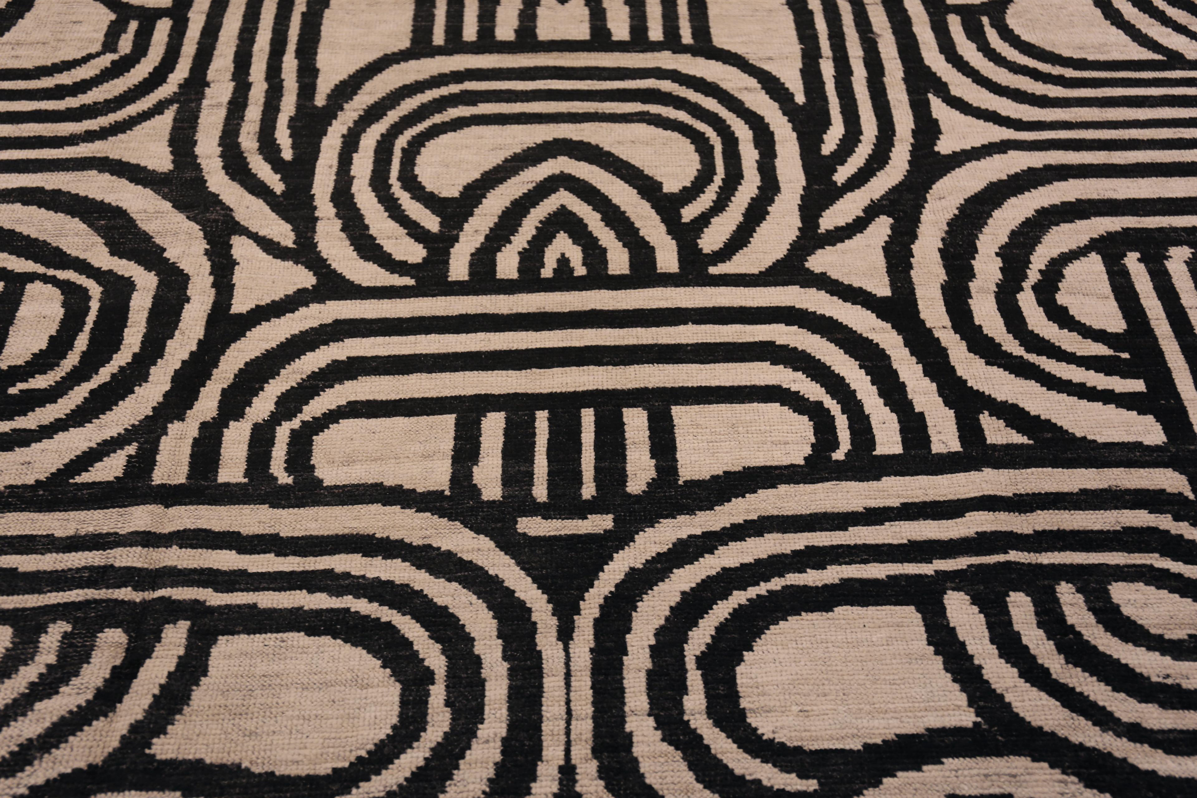 Nazmiyal Collection Art Deco Black and White Color Modern Area Rug 16'3