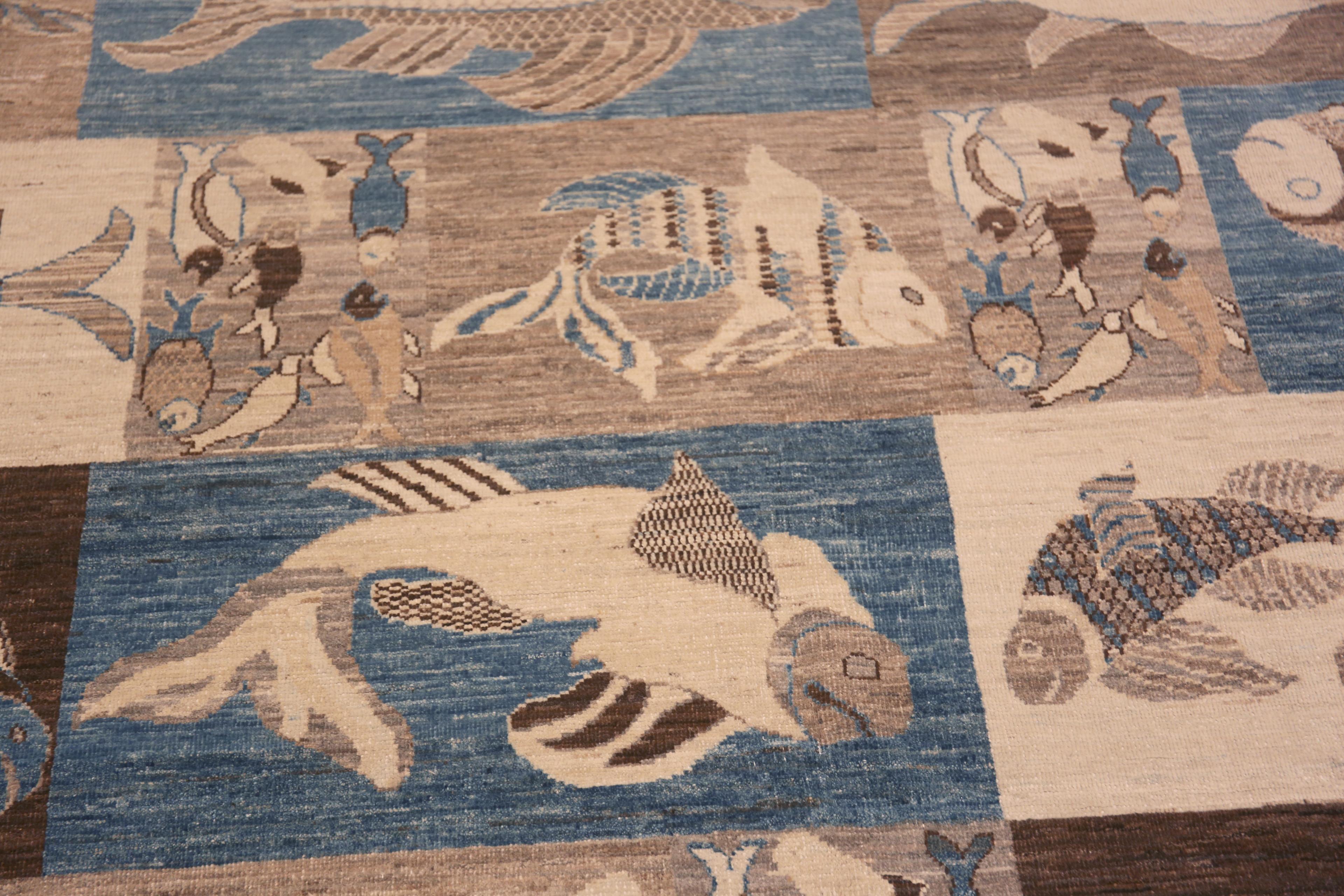 Moderner Teppich der Nazmiyal Kollektion mit künstlerischem Aquatischen Fischmuster, 8'4