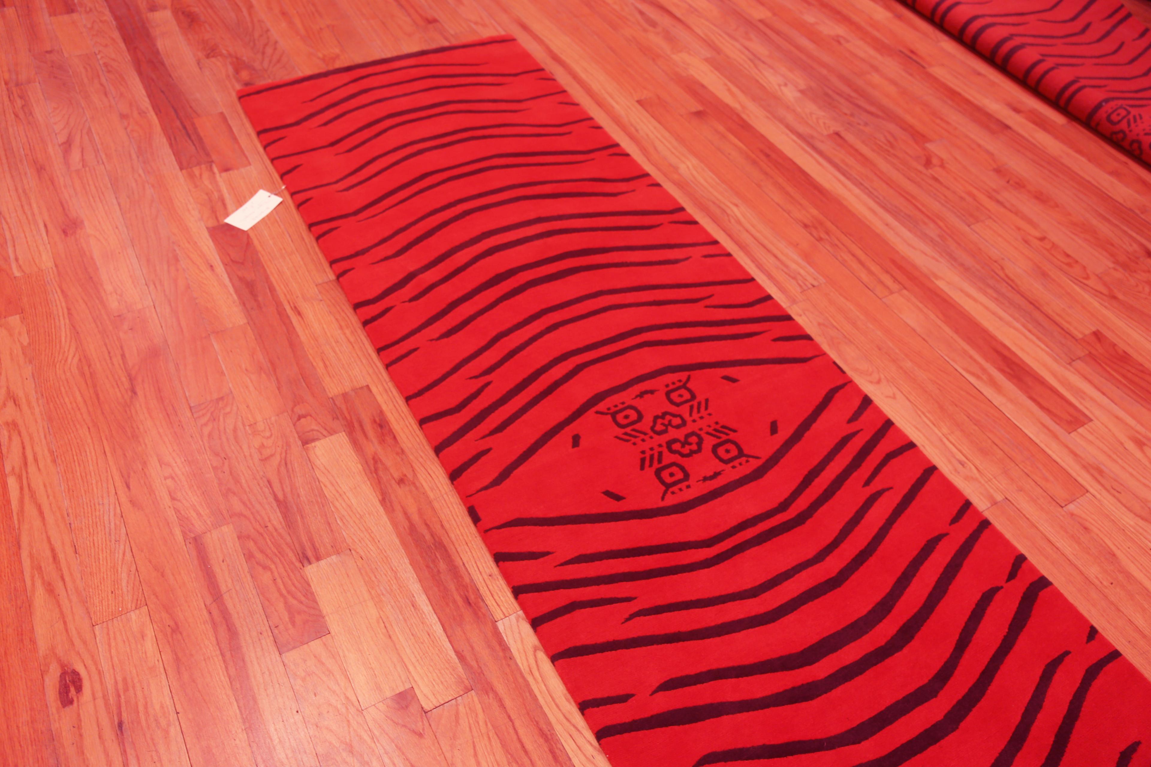 The Collective Artistics Red and Black Modern Tiger Runner Rug 2'10