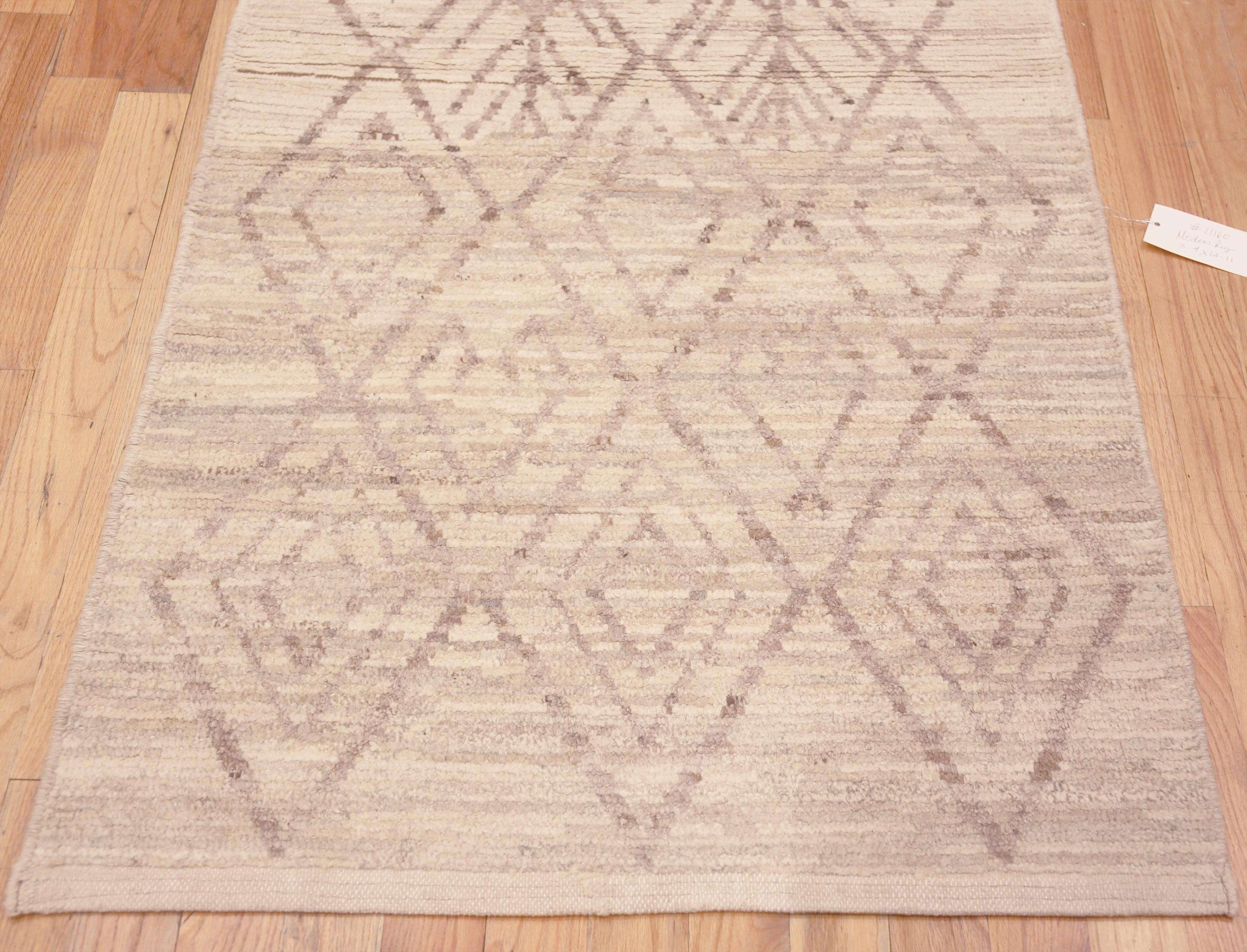 Magnifique tapis de course tribal Beni Ourne Design Modern, Pays d'origine : Asie centrale, circa date : Modern Rugs