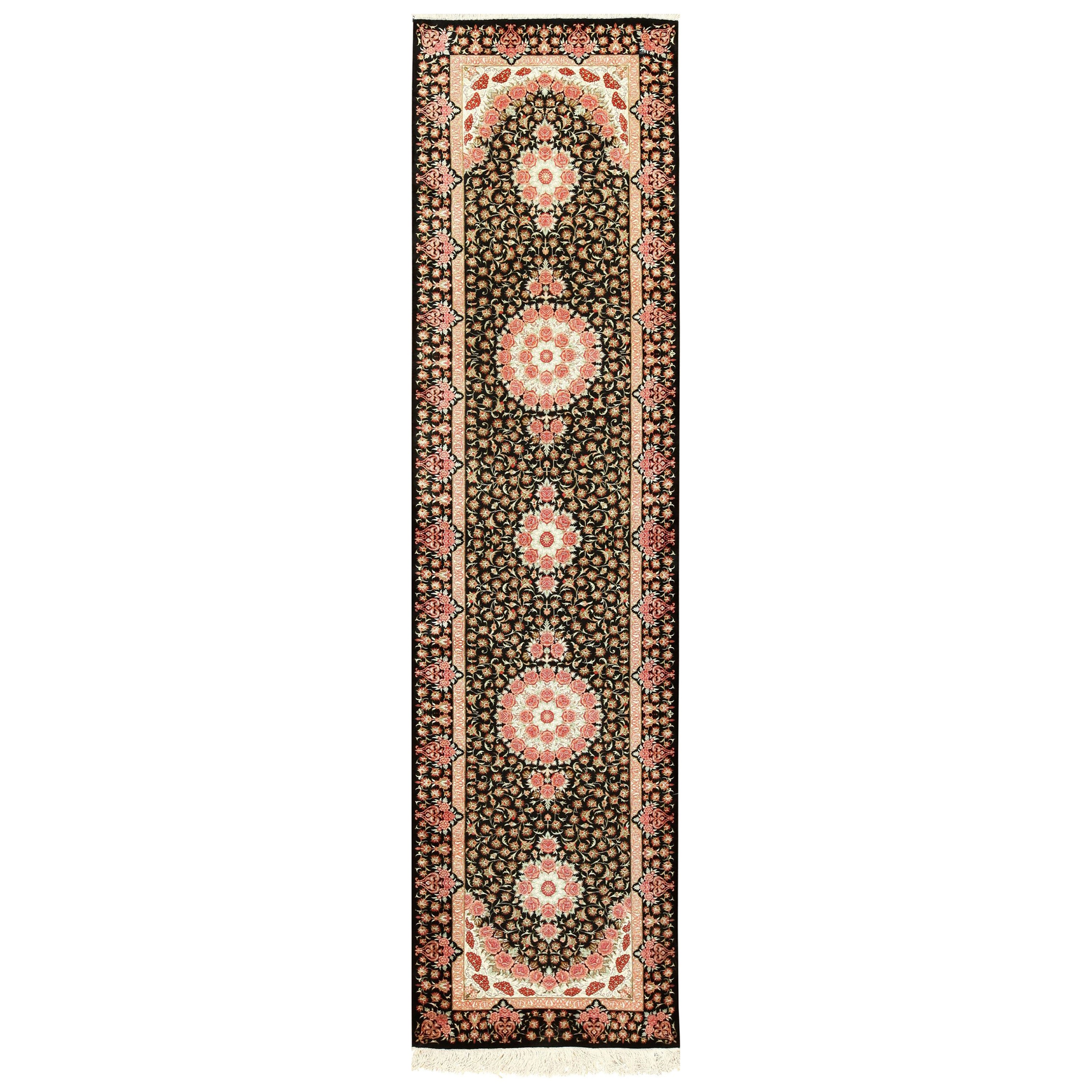 The Collective Nazmiyal Collection Fond noir Soie Qum Tapis de course persan 2'8" x 9'8" en vente