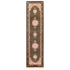 Nazmiyal Kollektion Schwarzer Qum Persischer Läufer aus Seide mit Hintergrund aus Seide 2'8" x 9'8"