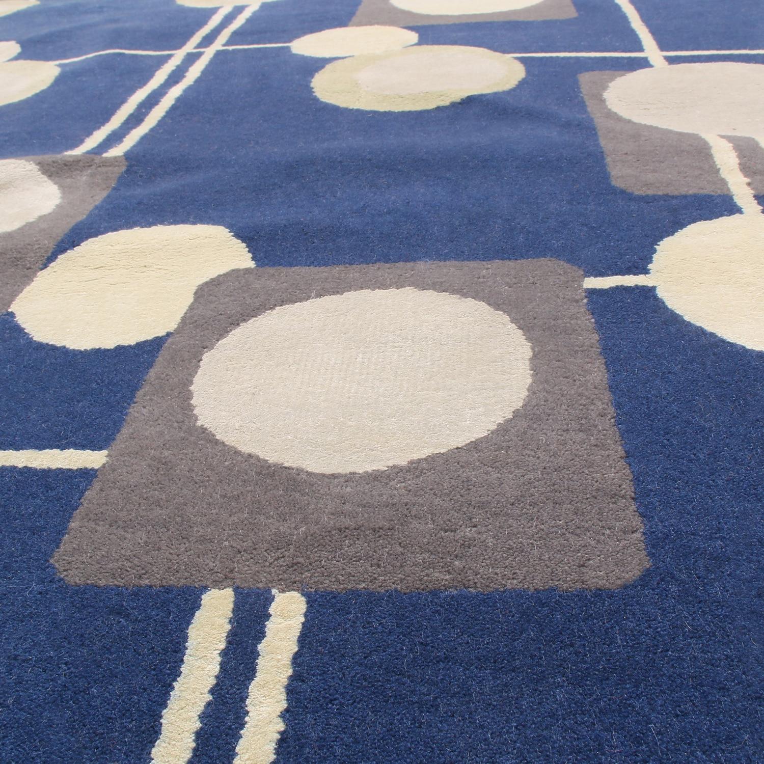 Gorgeous Blue Circle Mid-Century Modern Rug. Country of Origin: India/ Circa Date: Modern - Size: 6 ft 3 in x 8 ft 2 in (1.09 m x 2.48 m)