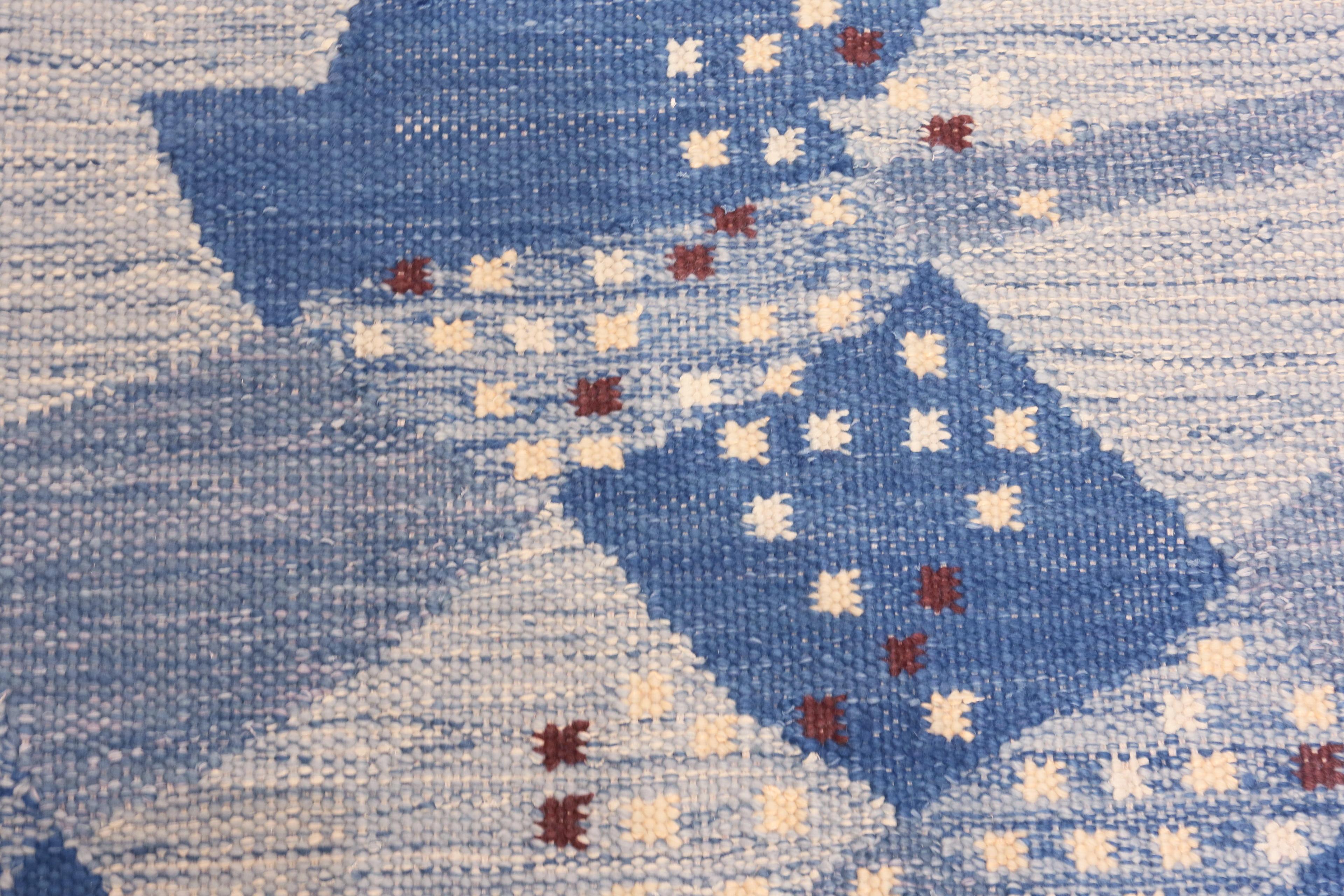 Spectacular Blue Silk And Wool Modern Swedish Design Area Rug, Country of Origin: Modern India Rugs. Circa date: Modern. Size: 8 ft x 10 ft (2.44 m x 3.05 m)

