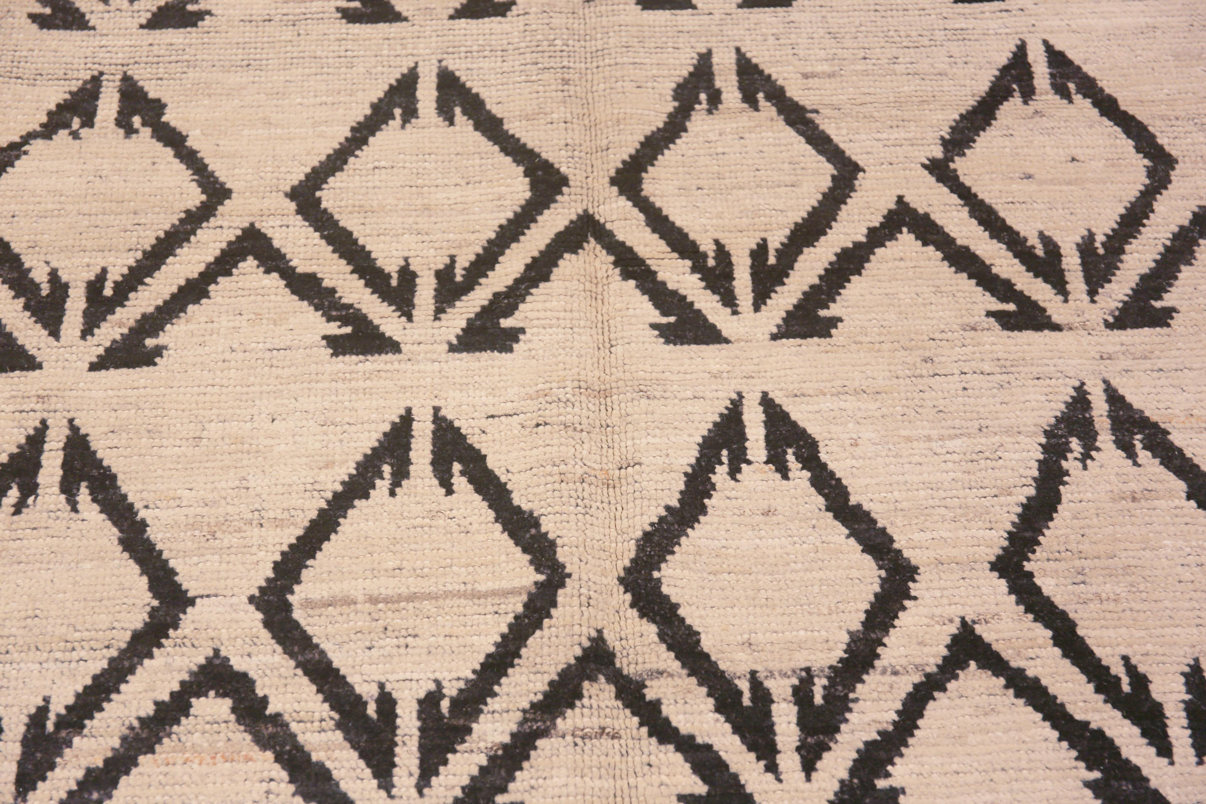 Nazmiyal Collection Bold Charcoal Tribal Geometric Modern Area Rug 6'4