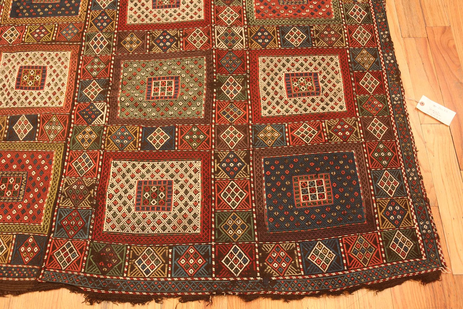 Nazmiyal Collection kaukasischen Verneh Kilim 5 ft 11 in x 7 ft 5 in (Kelim) im Angebot