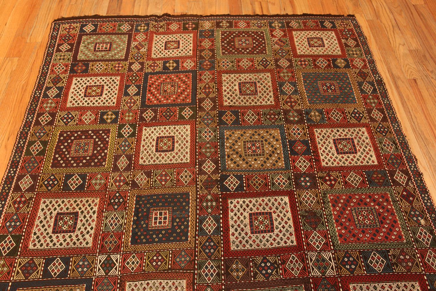 Nazmiyal Collection kaukasischen Verneh Kilim 5 ft 11 in x 7 ft 5 in (Handgeknüpft) im Angebot