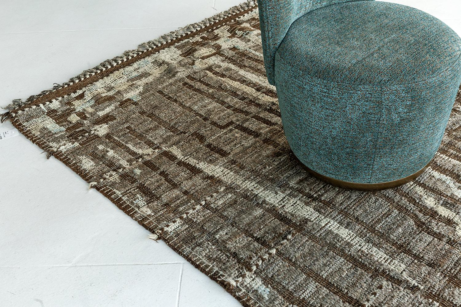 Nazmiyal Collection Beautiful Charcoal Brown Modern Distressed Rug, Country of Origin: Afghanistan, Circa Date: Modern – The deep charcoal and rich, earthy browns of this rug are warm and add a casual feel to the room. This year, designers are