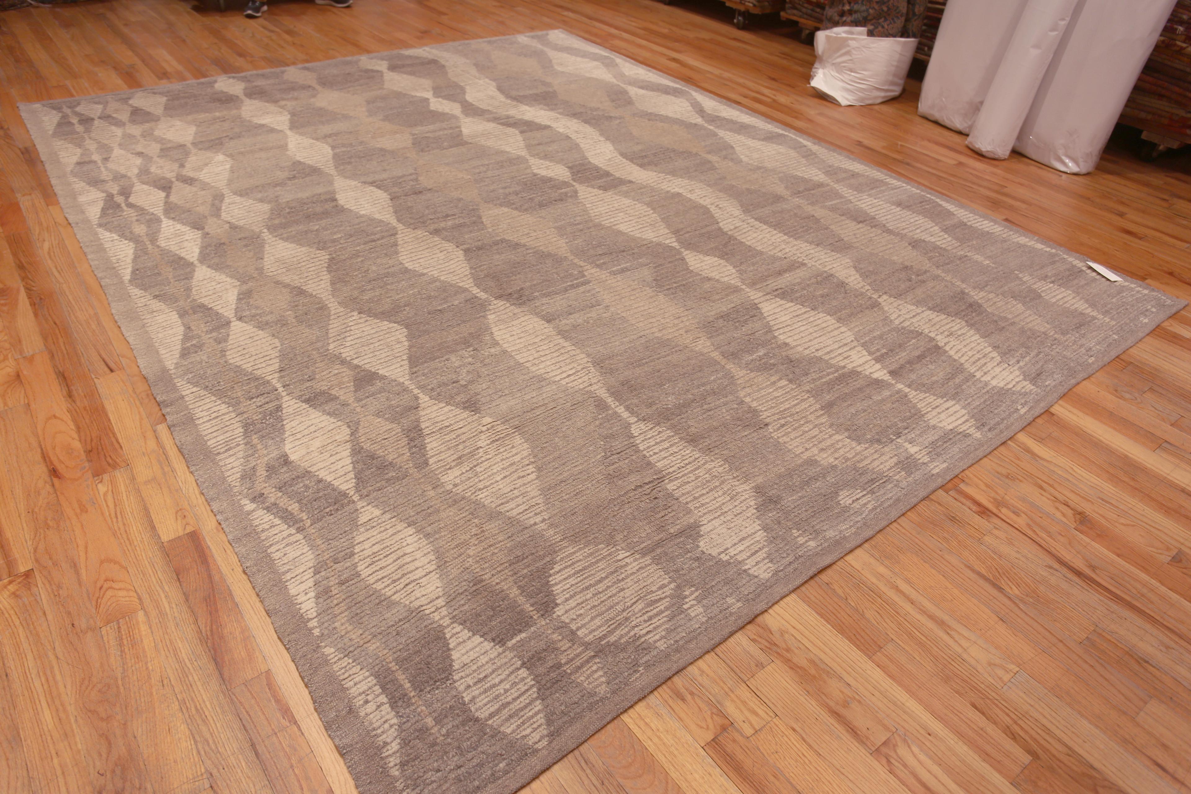 Nazmiyal Collection Chic and Stylish Modern Brown Tones Area Rug 10'7