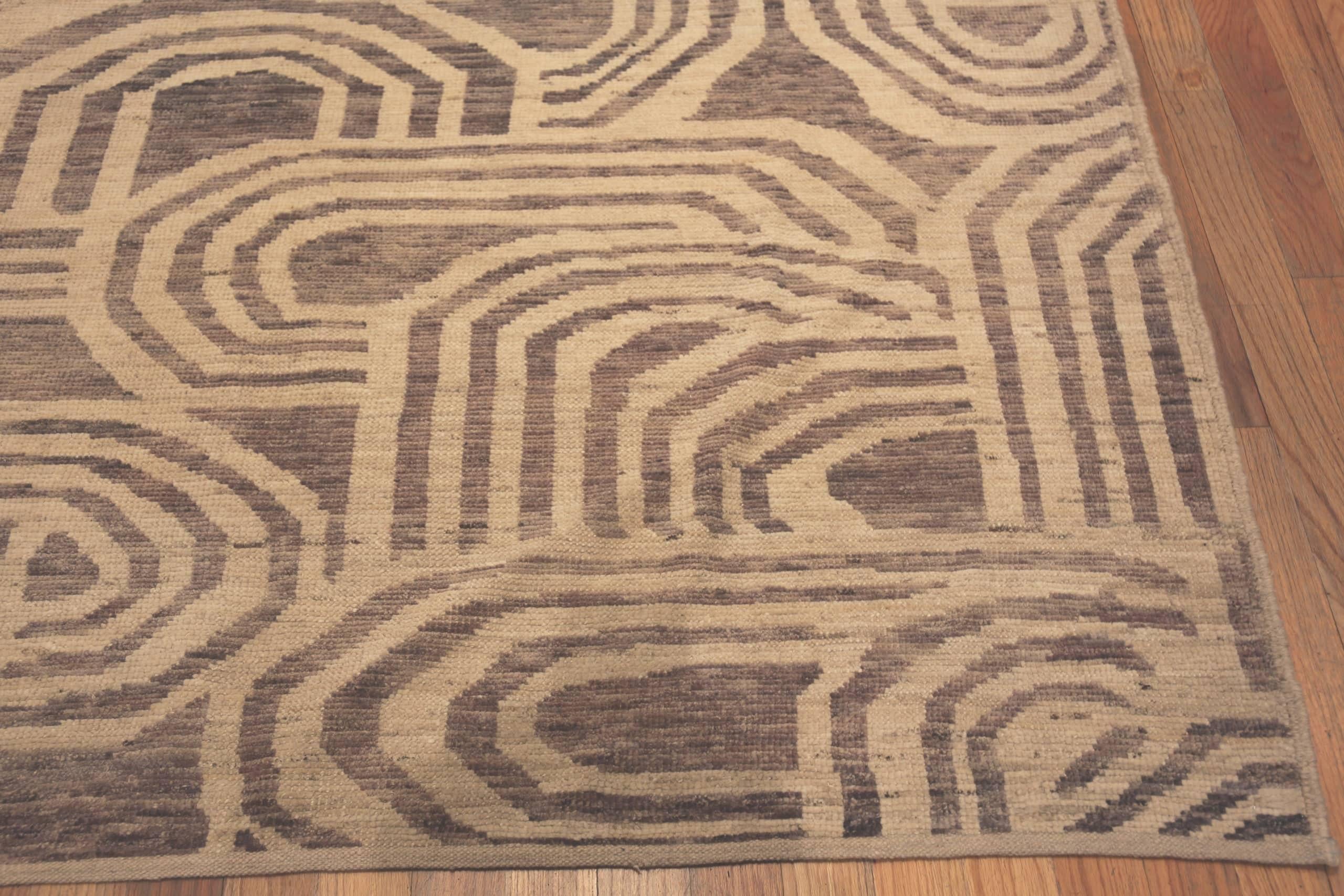 Beautiful Contemporary Beige and Brown Textured Area Rug, Herkunftsland: Zentralasien, Entstehungszeit: Modern Rugs