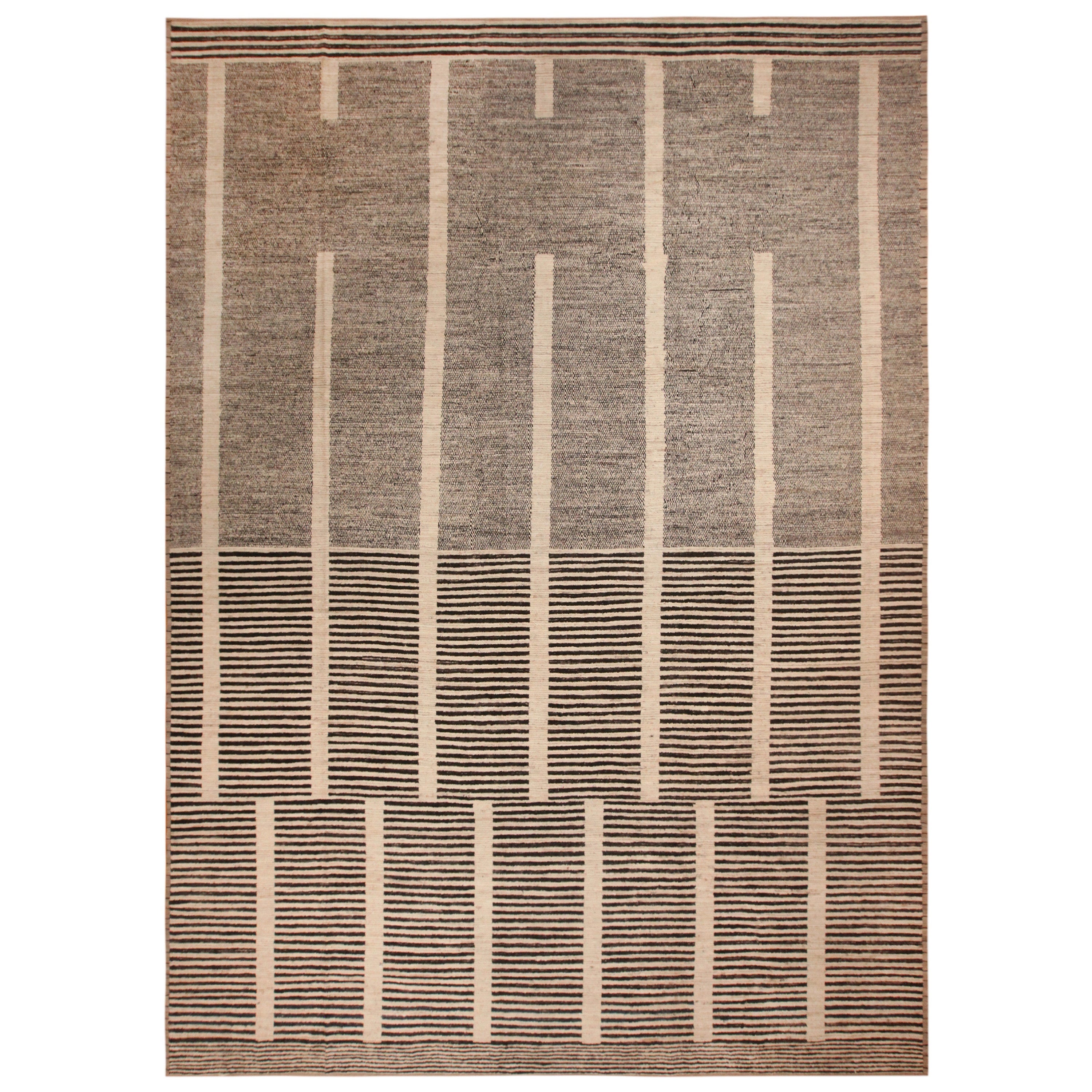 Nazmiyal Collection Zeitgenössischer Brauner Zentralasiatischer Teppich. 14 ft x 19 ft 2 in