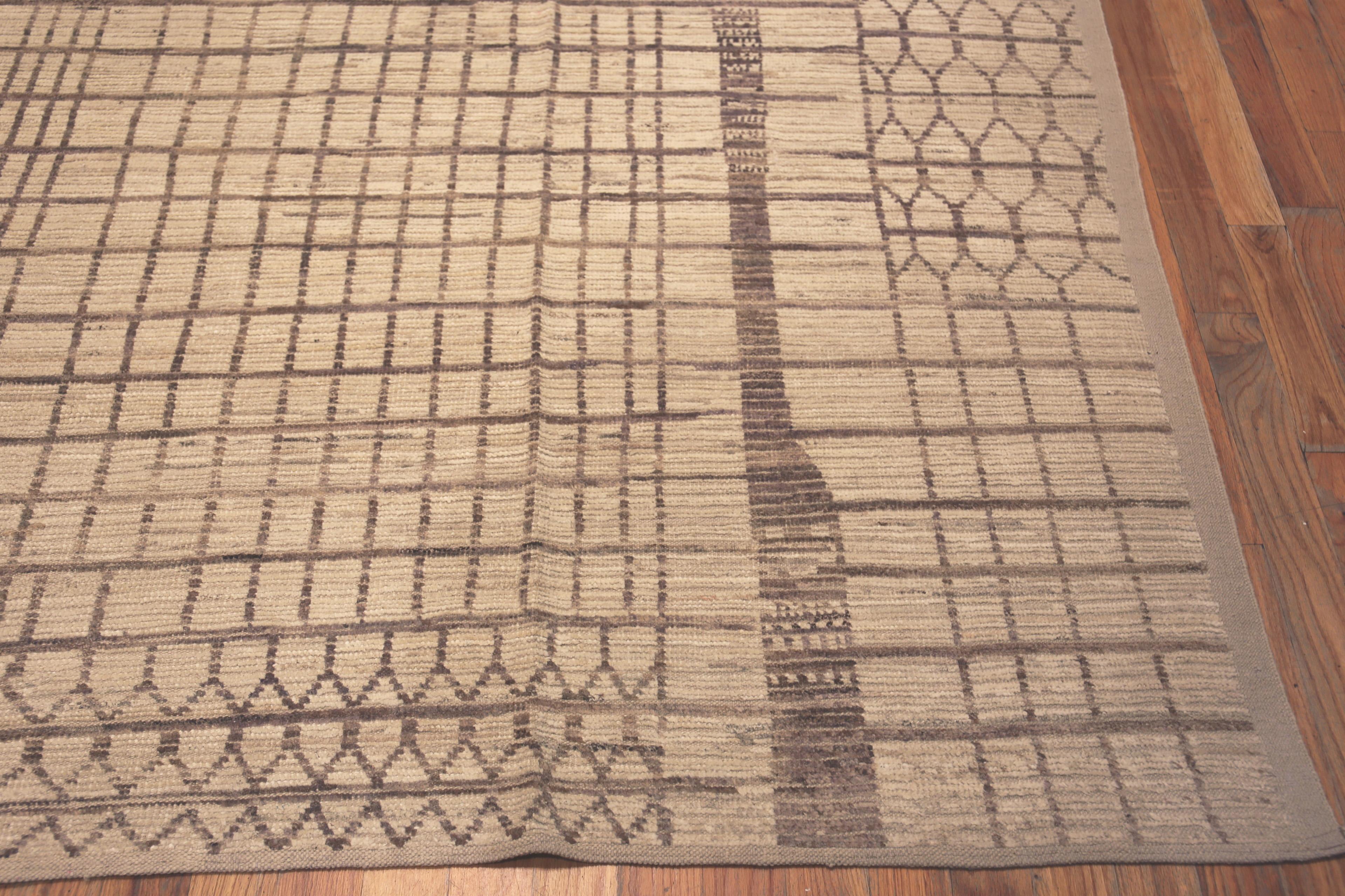 Nazmiyal Collection Contemporary Design Central Asian Rug. 13 ft 5 in x16 ft 4in In Good Condition For Sale In New York, NY