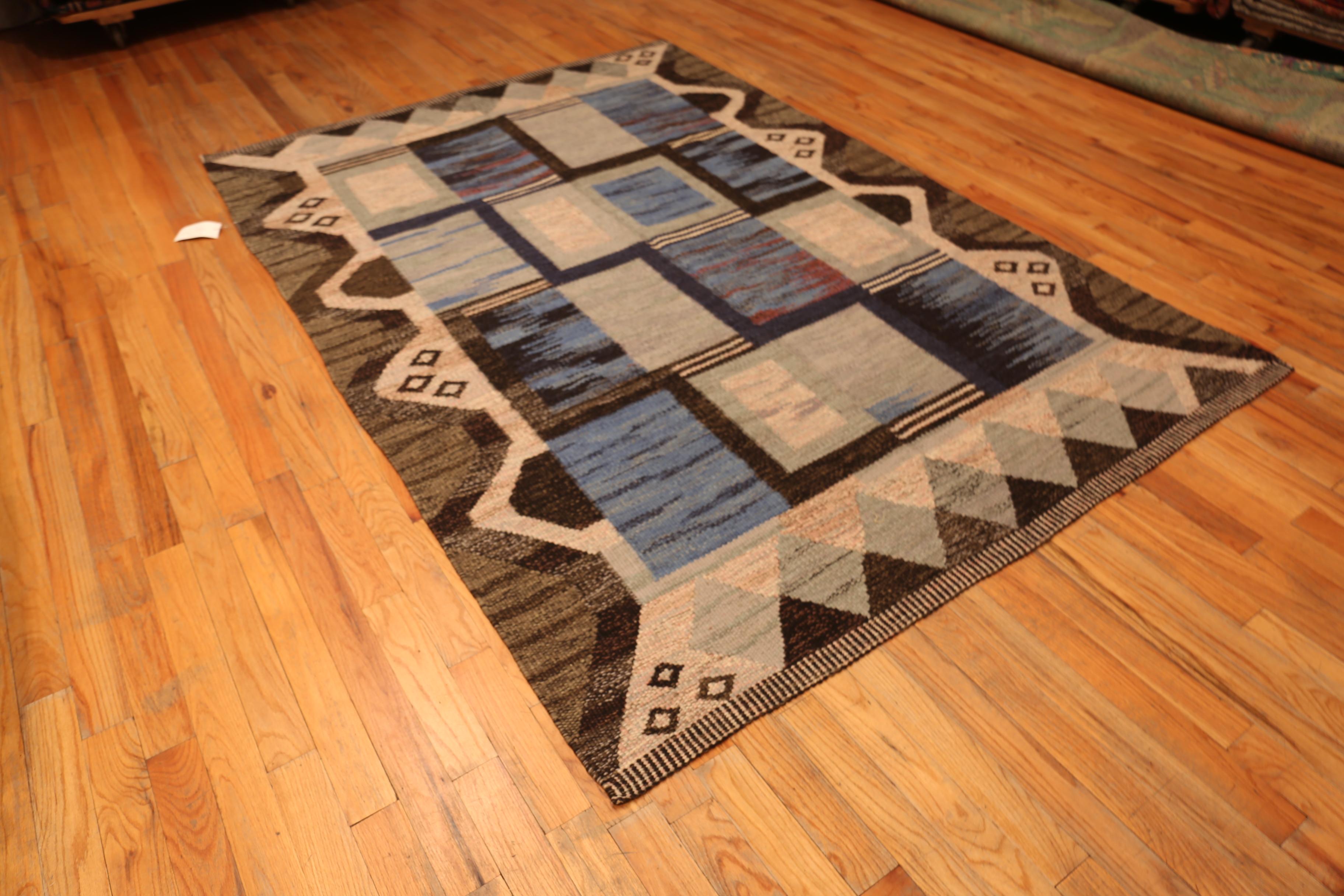 Stupendo Rug & Kilim svedese dal design geometrico moderno e contemporaneo intrecciato ad arte, Paese d'origine: Asia centrale, Data di realizzazione: Moderna