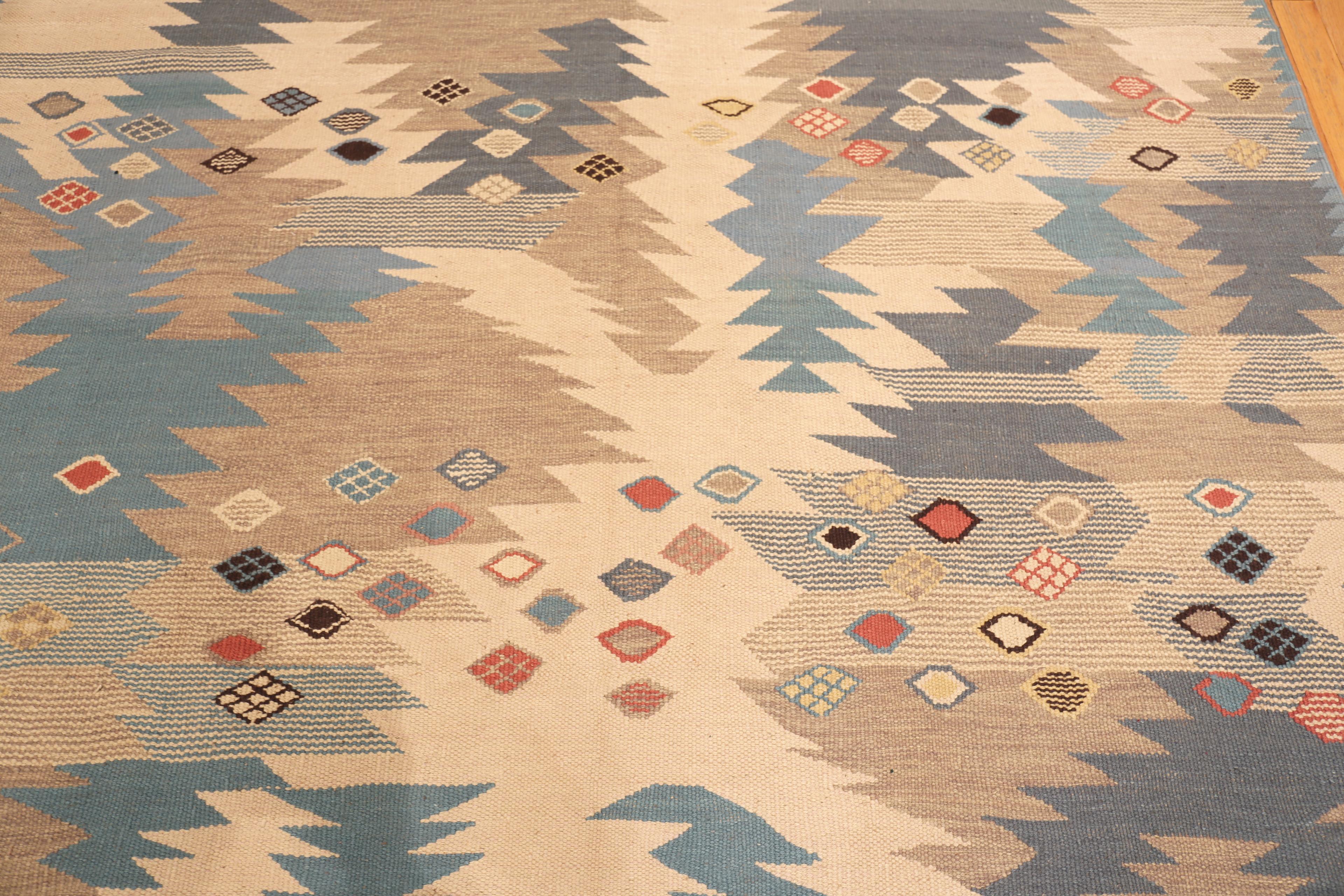 Scandinavo moderno Nazmiyal Collection Tappeto Kilim in stile svedese contemporaneo 7 ft 9 in x 10 ft in vendita