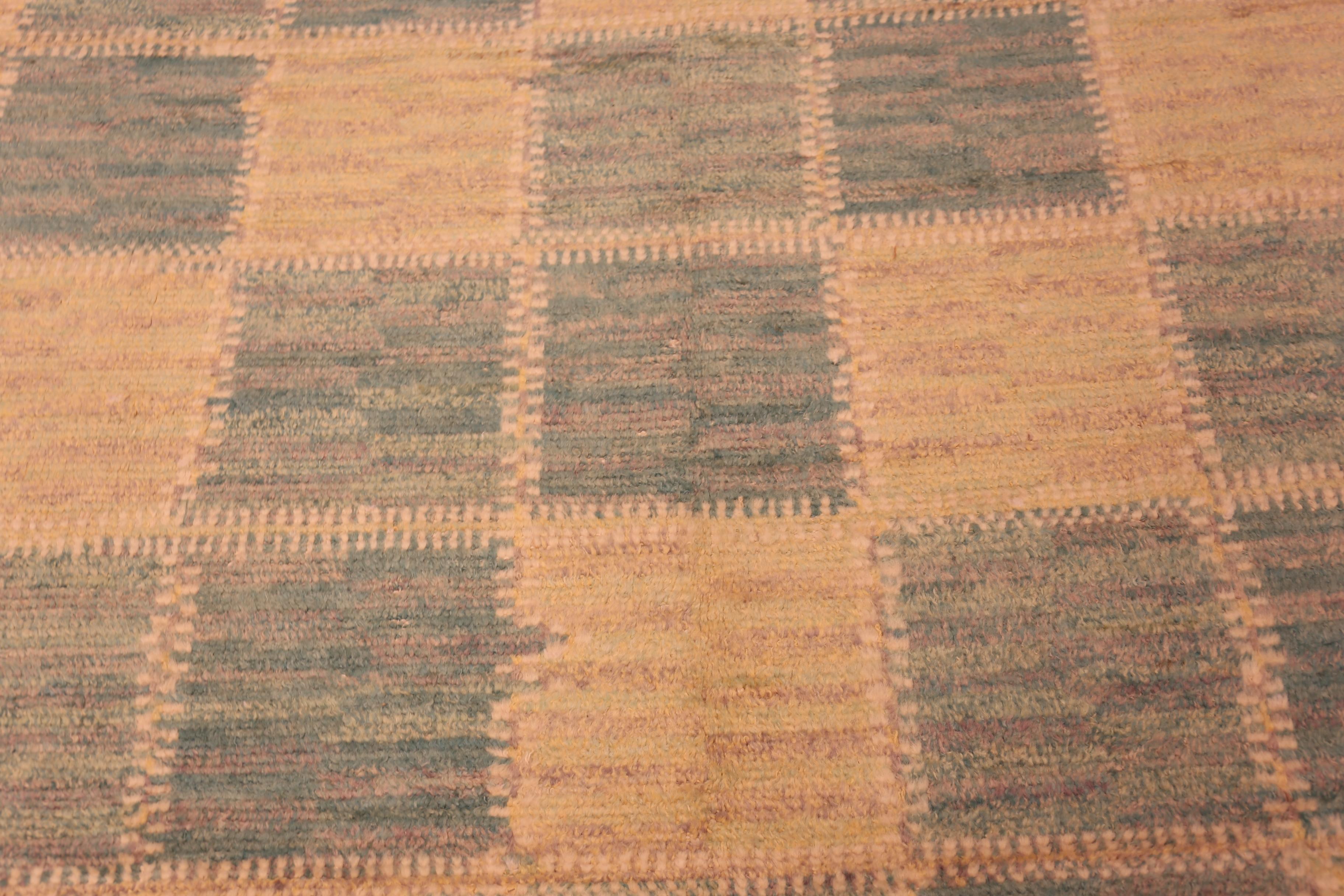 Fabulous Charming Modern Contemporary Swedish Style Rug Featuring Soft Turquoise and Golden Sand Tones, Country of Origin: Zentralasien, Entstehungszeit: Modern