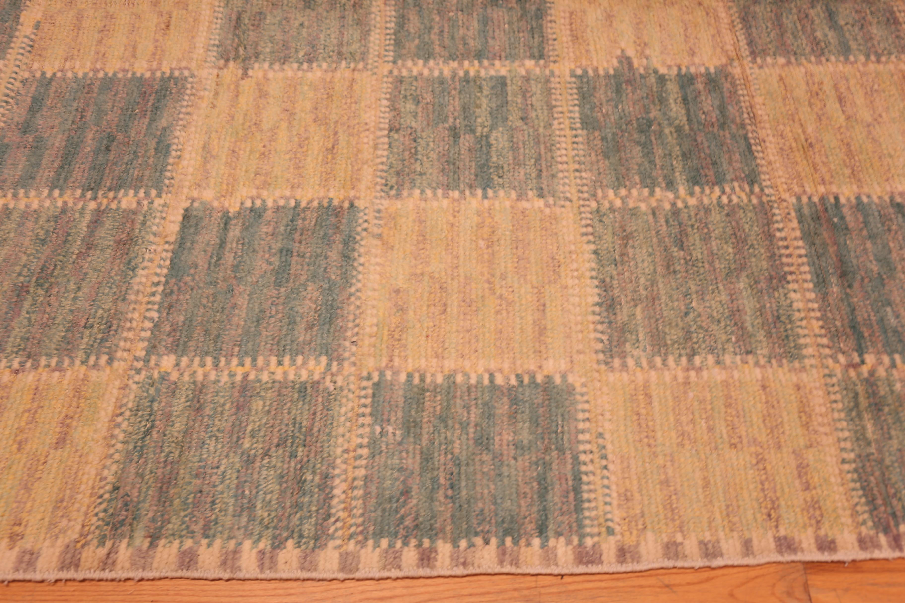 Nazmiyal Collection Zeitgenössischer Teppich im schwedischen Stil im Zustand „Hervorragend“ im Angebot in New York, NY