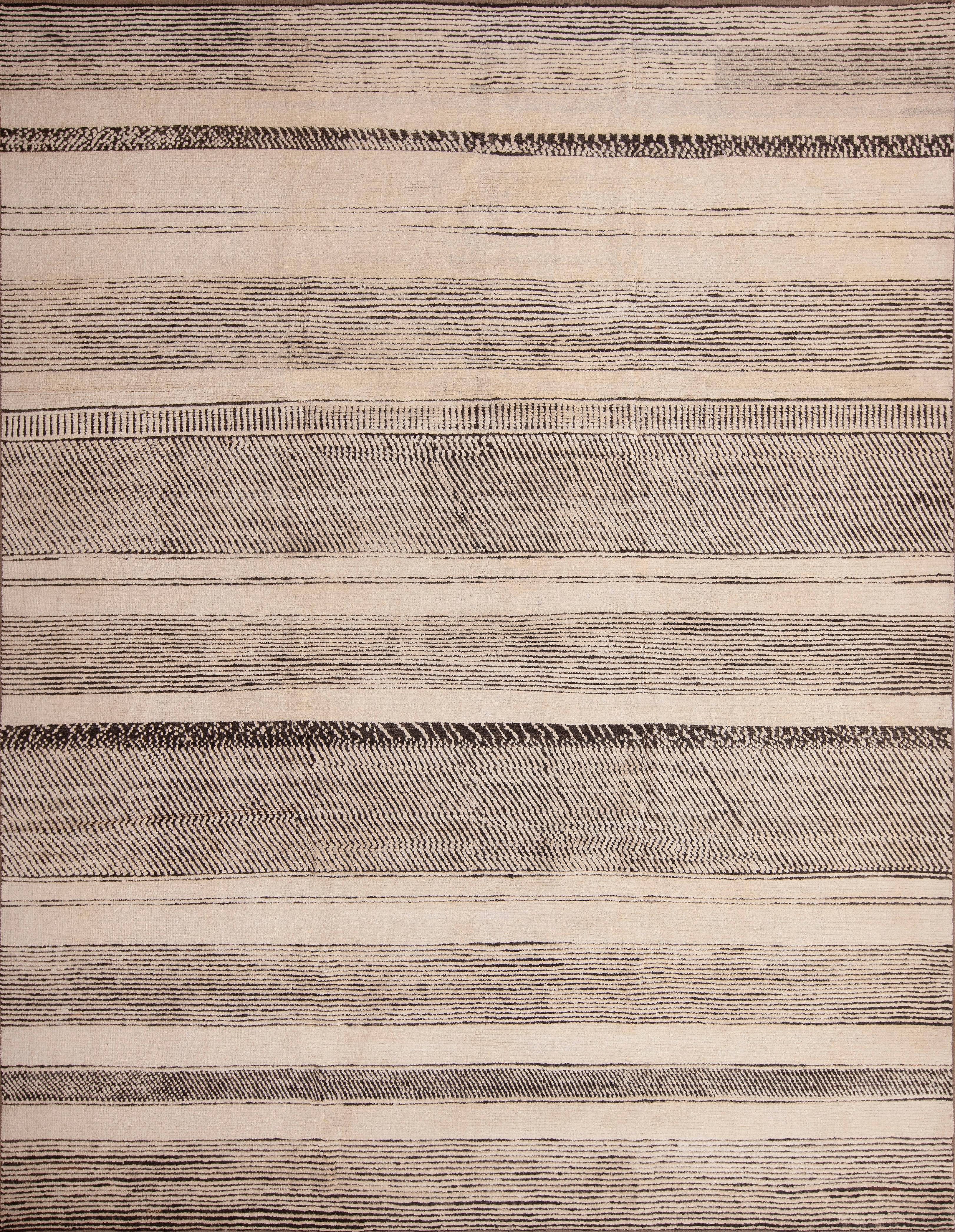Nazmiyal Collection Crema y negro Abstracto  Alfombra moderna 9'4