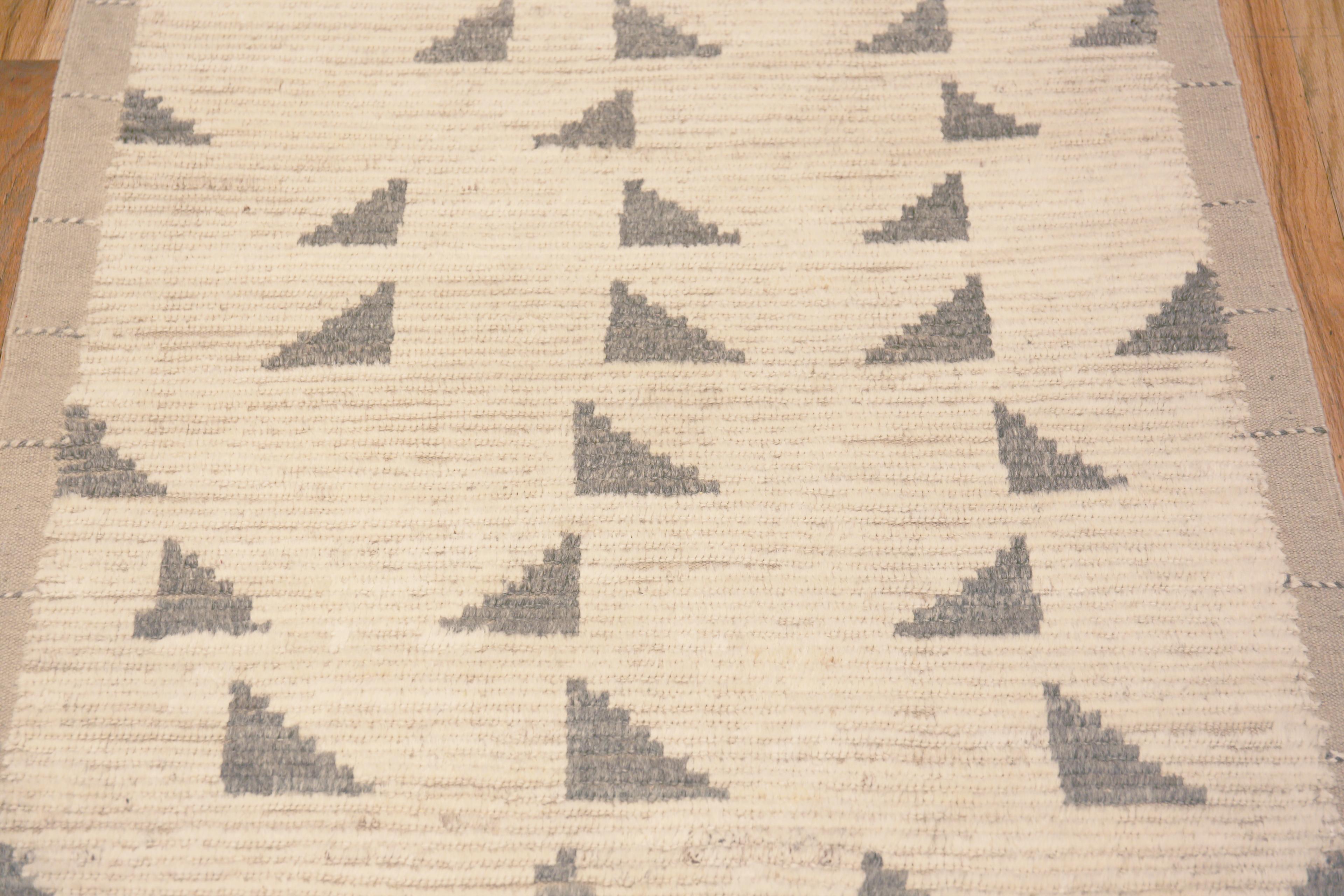 Hand-Knotted Nazmiyal Collection Cream Geometric Grey Triangle Modern Runner Rug 3'4