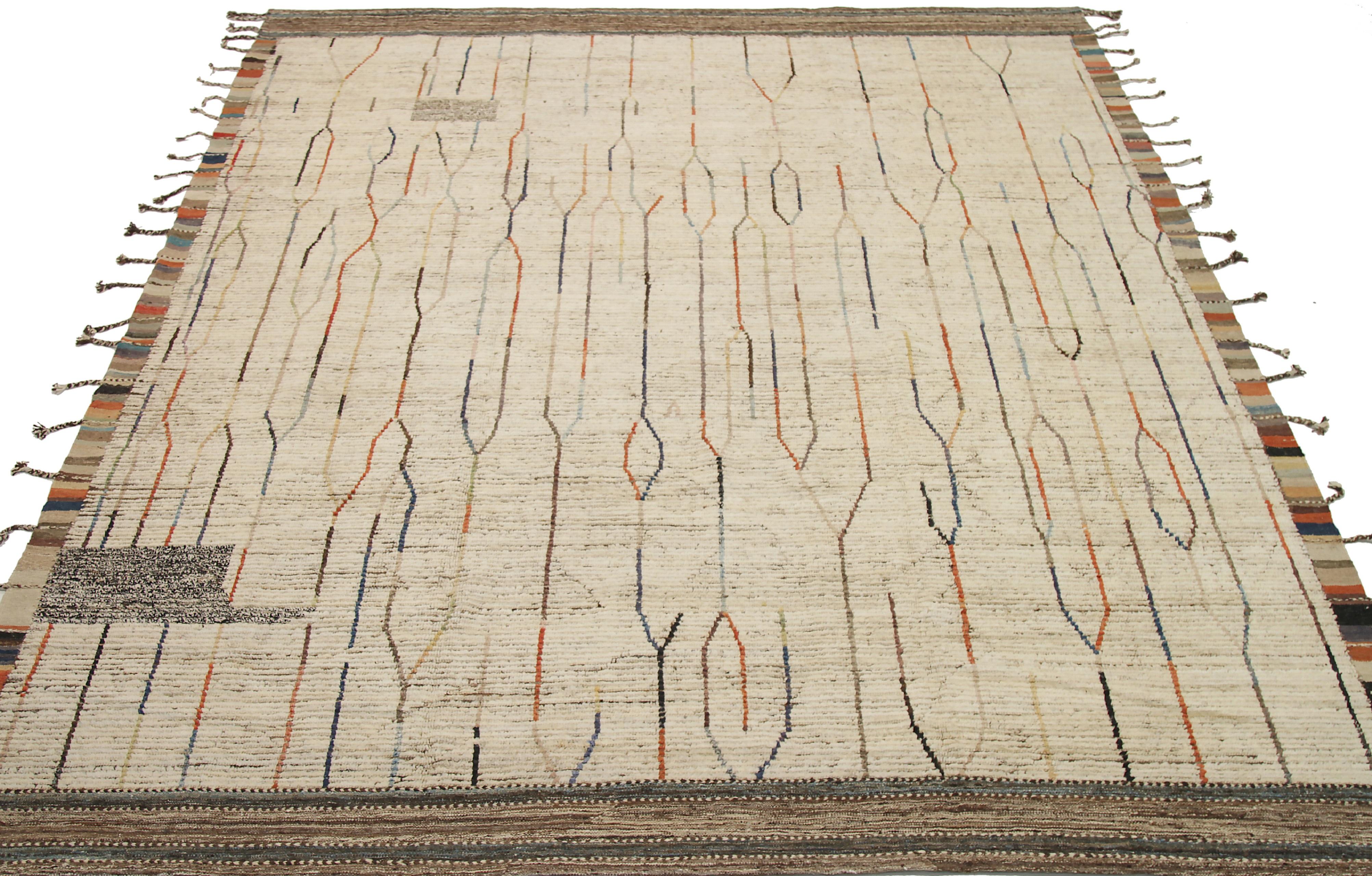 Contemporary Nazmiyal Collection Cream Geometric Modern Distressed Rug. 9 ft 6 in x 12 ft 3in