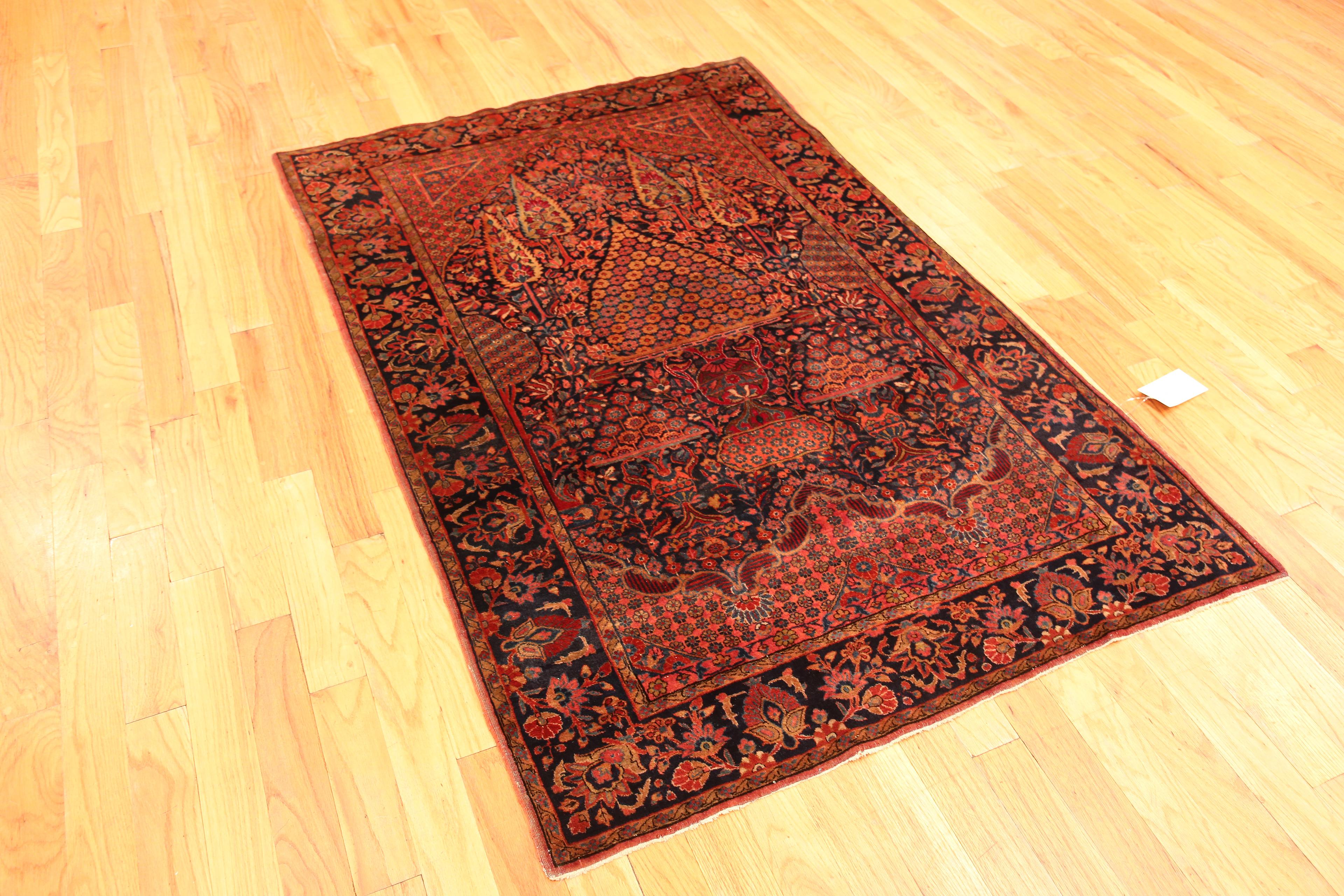 Laine Nazmiyal Collection Cypress Tree Design Antique Tapis Persan Kashan en vente