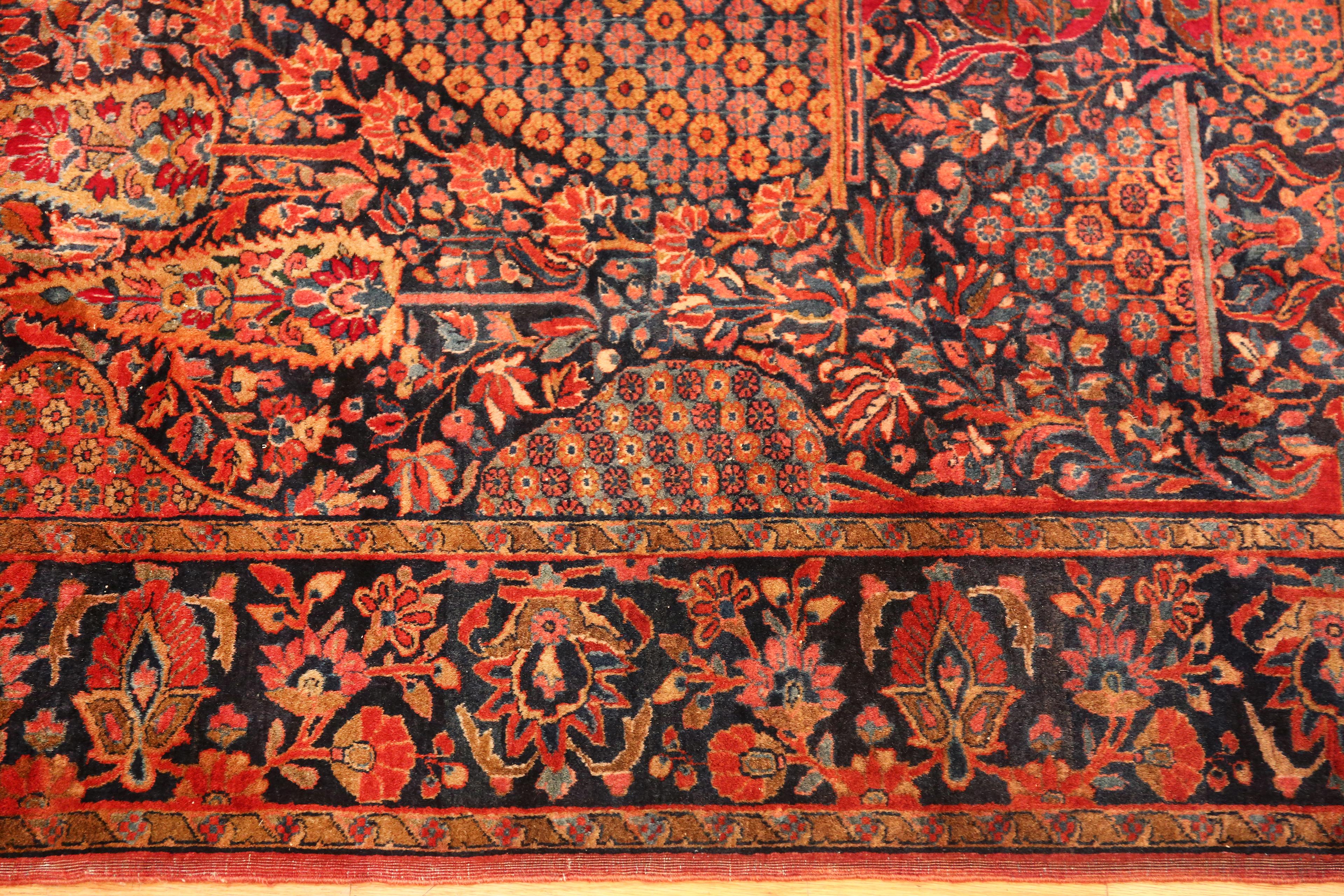 Magnifique tapis ancien persan Kashan avec un design en forme de cyprès, Pays d'origine : Perse, Circa date : 1920