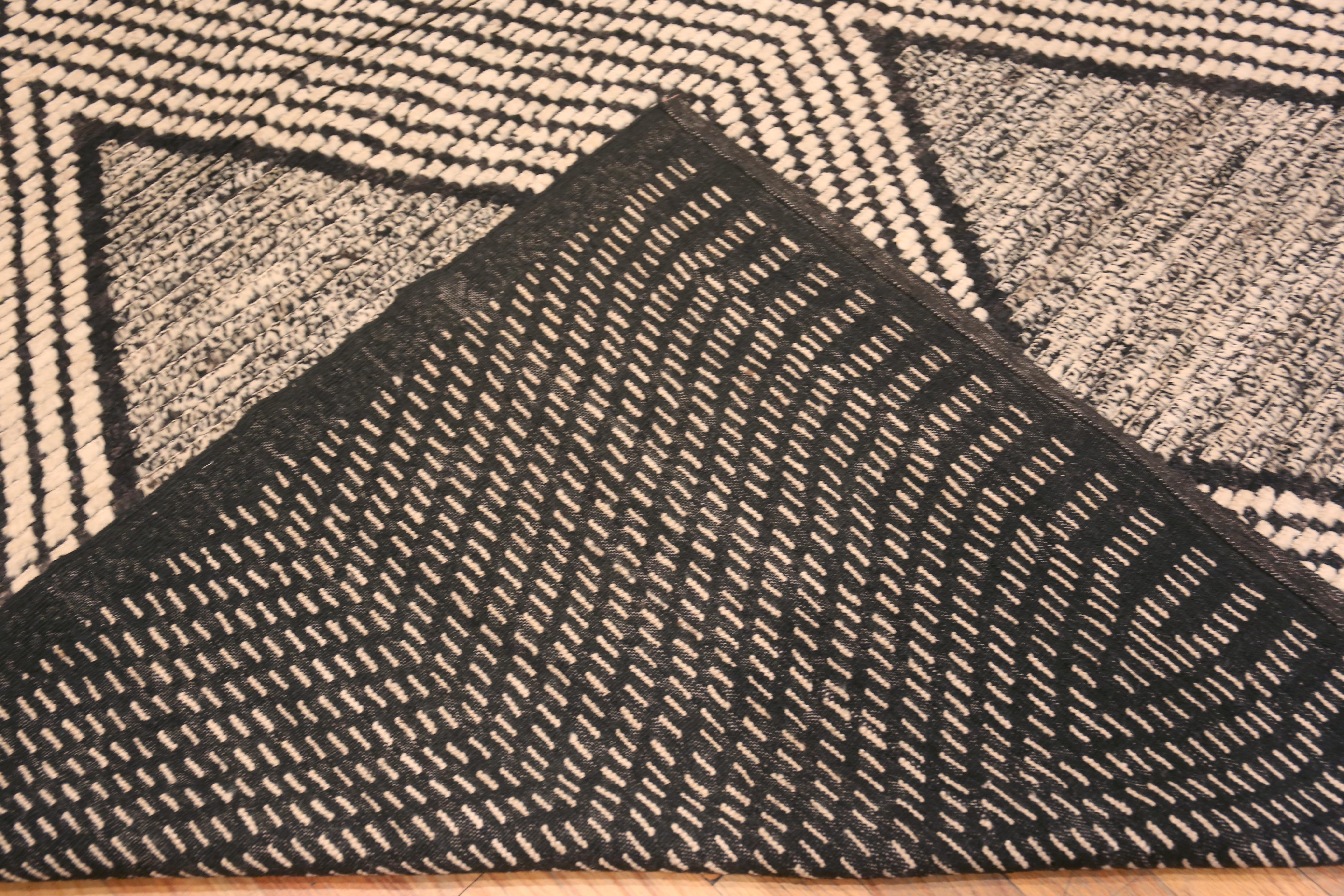 Noué à la main Tapis moderne à motifs de diamants de la collection Nazmiyal, largeur 13'2