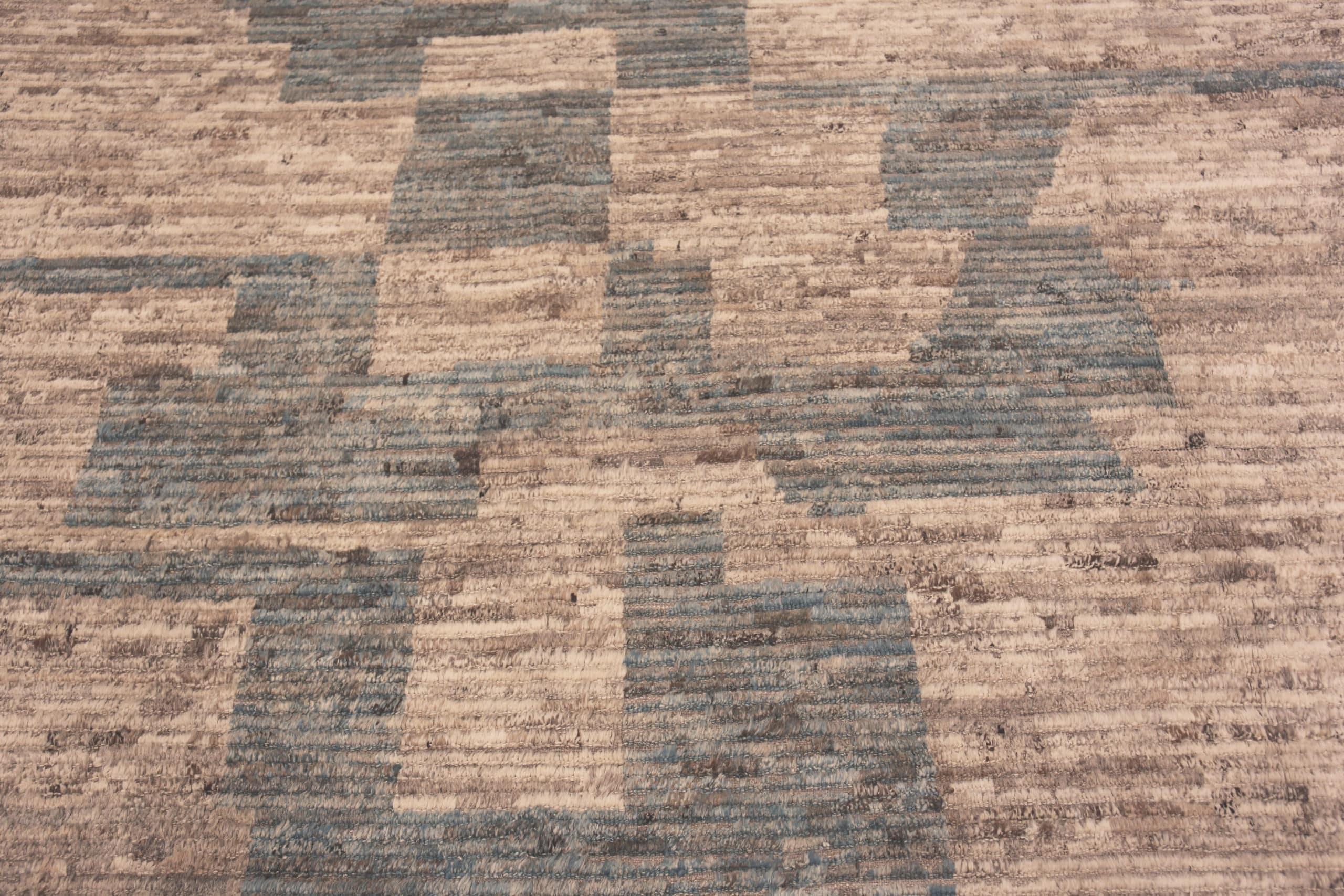 Moderner zentralasiatischer Teppich der Nazmiyal Kollektion in Erdtönen in Erdtönen. 13 ft 10 in x 16 ft 1 (Handgeknüpft) im Angebot