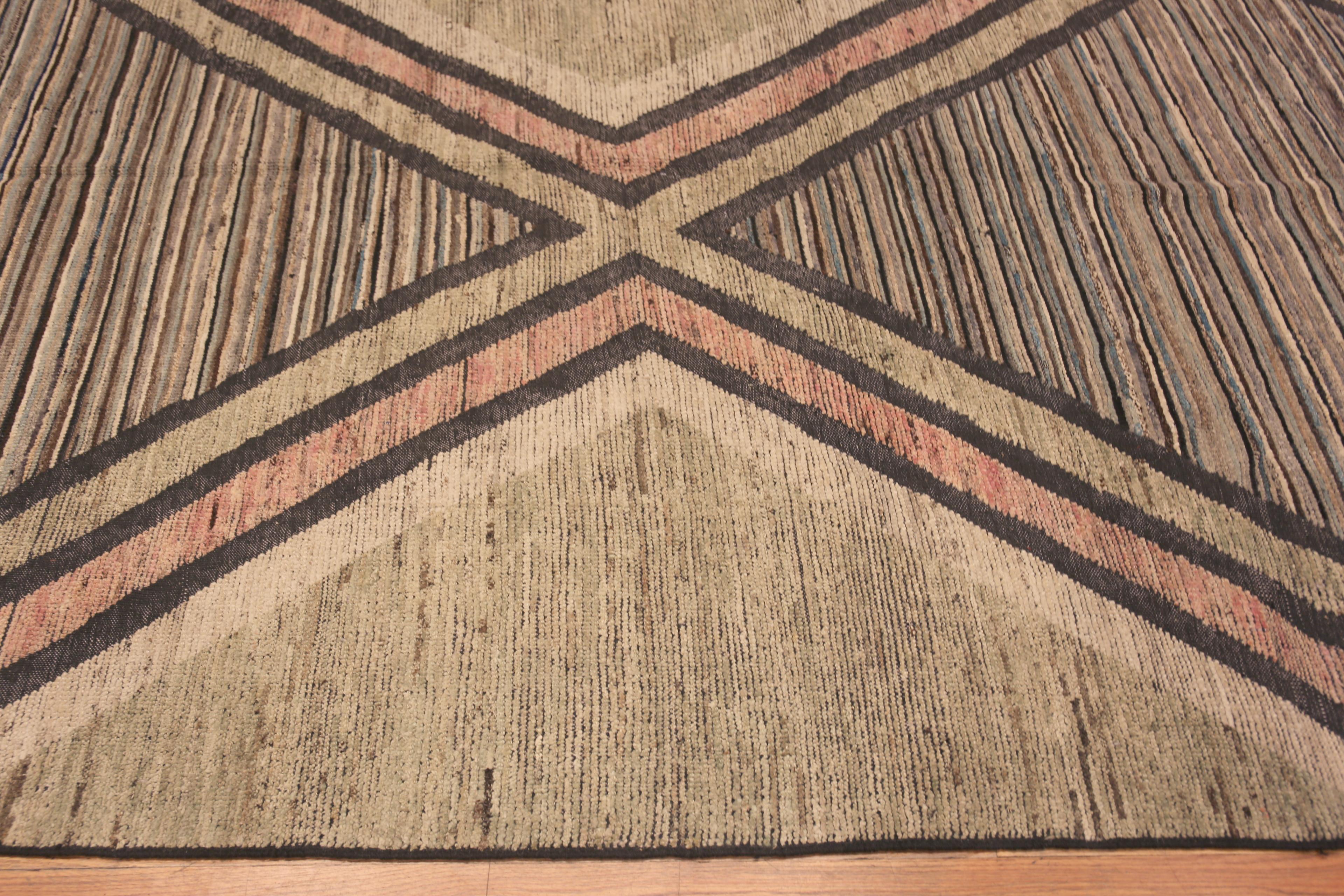 Nazmiyal Collection Atractiva alfombra geométrica grande de diseño moderno 12' x 15'3 en venta 1