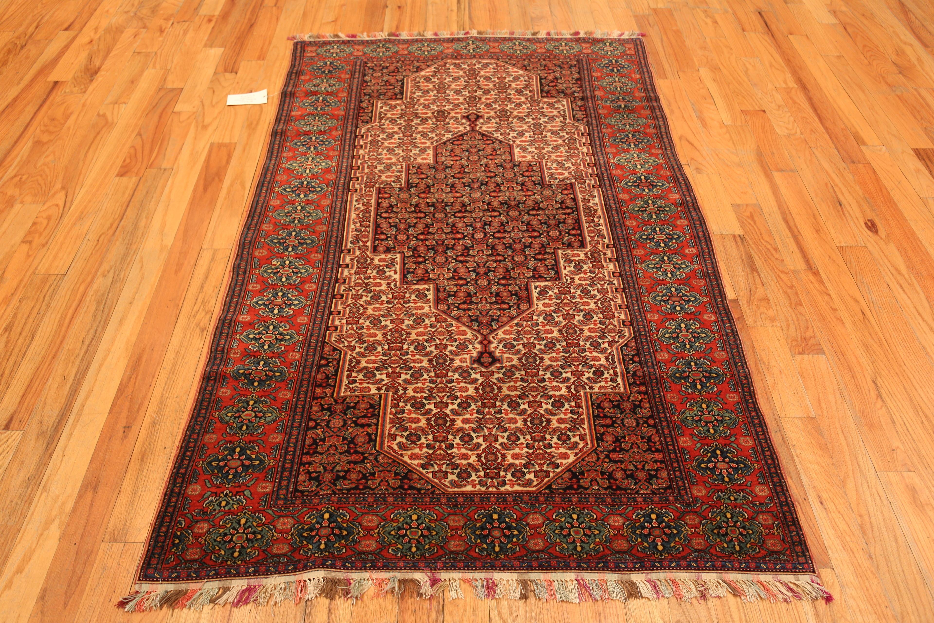 Fine Antique Persian Senneh Rug, Country of Origin: Persia, Circa date: 1880. Size: 4 ft 3 in x 6 ft 11 in (1.3 m x 2.11 m)

