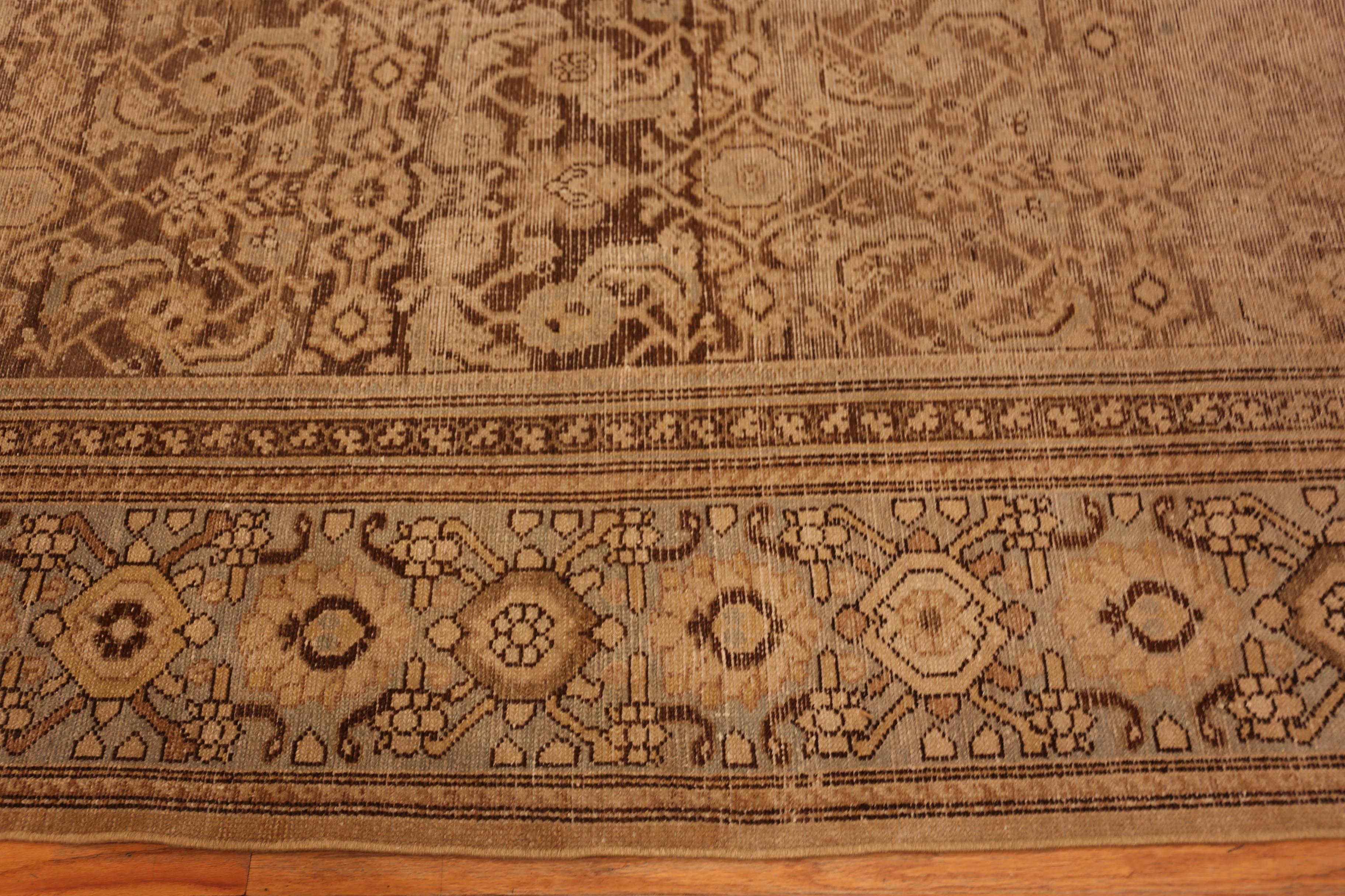 Neutraler dekorativer antiker persischer Malayer-Teppich in Gallery-Größe, Herkunftsland: Persien, CIRCA Datum: 1920