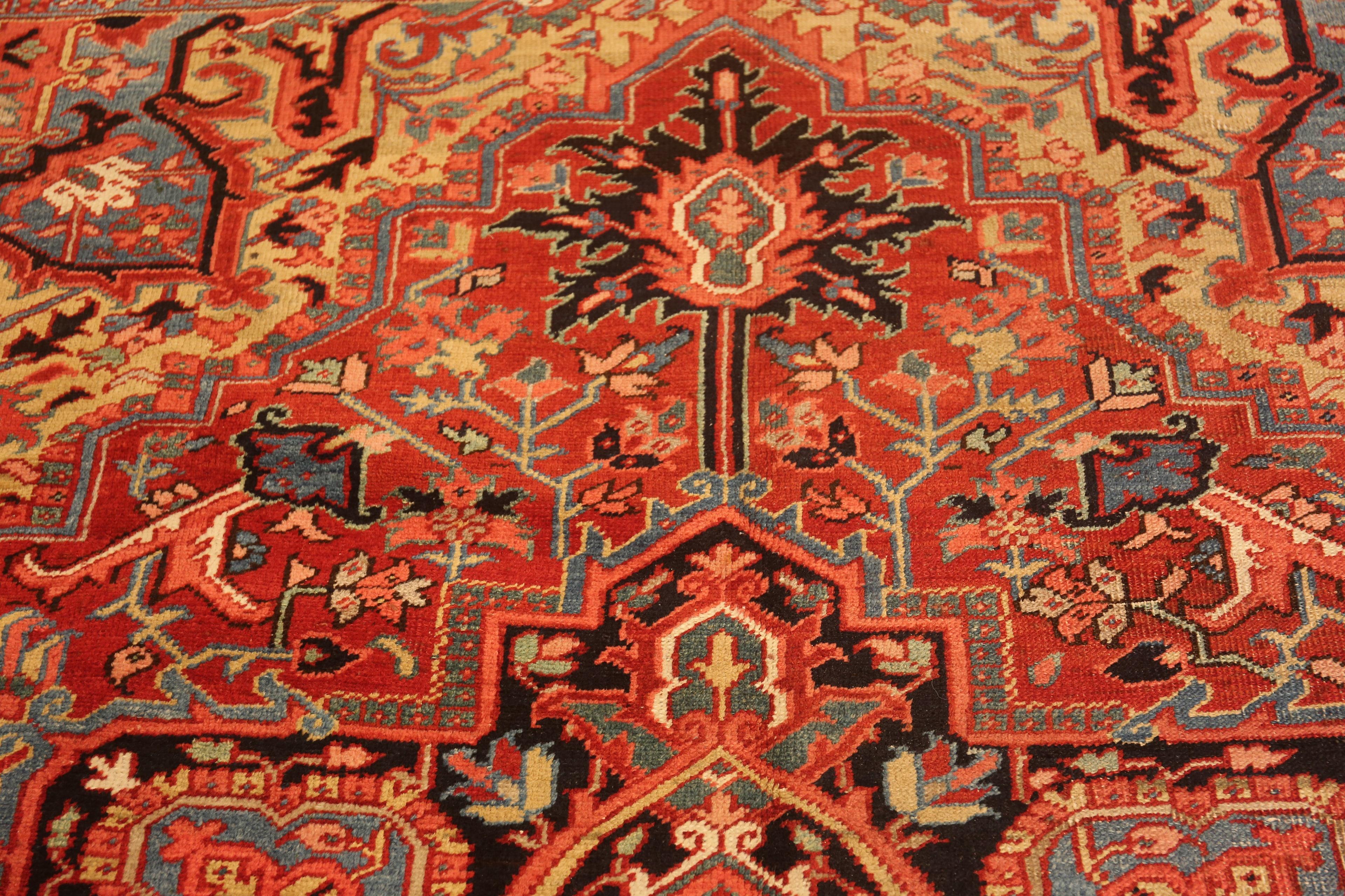 Noué à la main Collection Nazmiyal Collection Geometric Anchor Medallion Heriz Serapi Rug 8 ft x 9 ft 2 in en vente