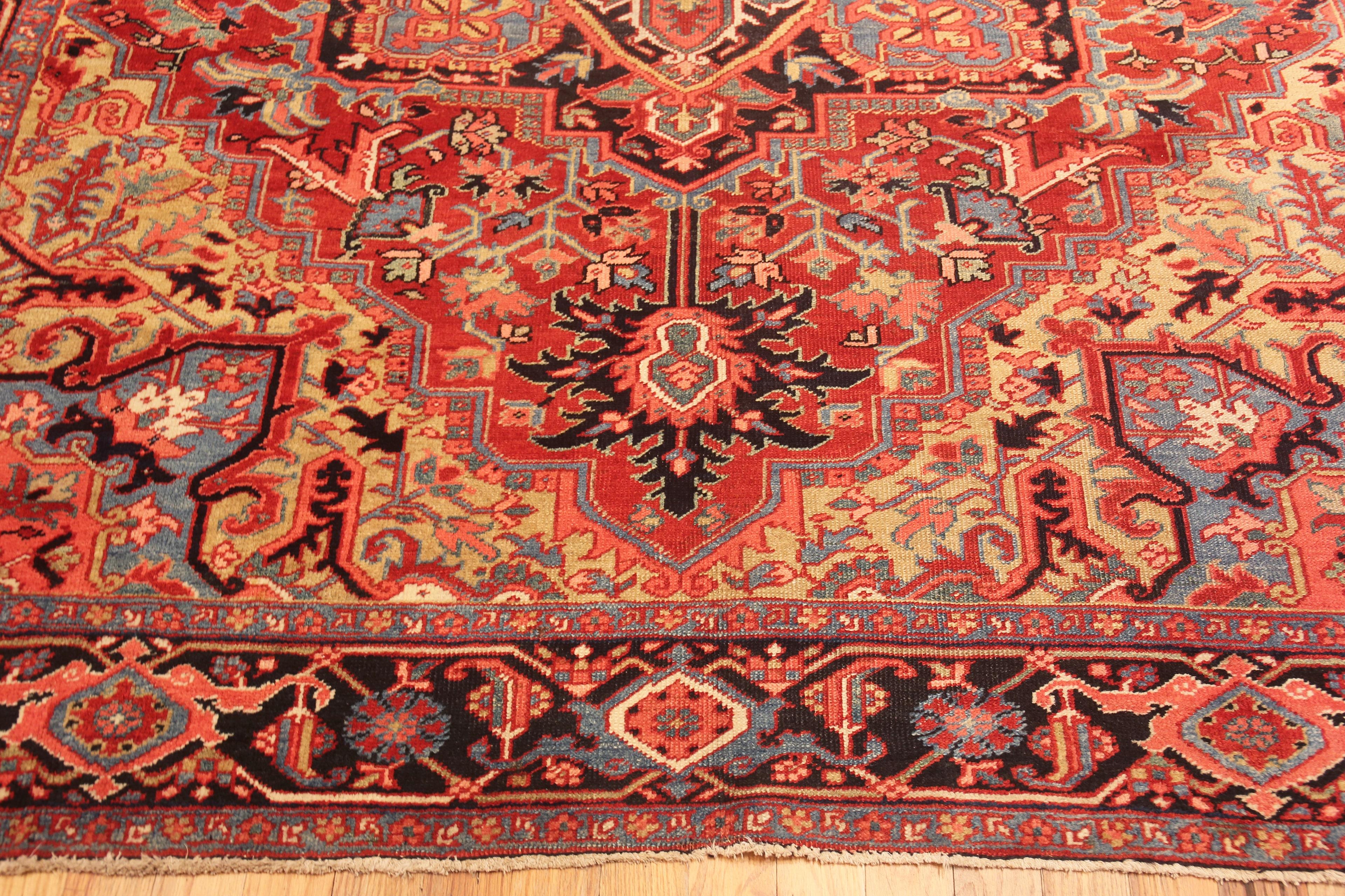 Collection Nazmiyal Collection Geometric Anchor Medallion Heriz Serapi Rug 8 ft x 9 ft 2 in Bon état - En vente à New York, NY