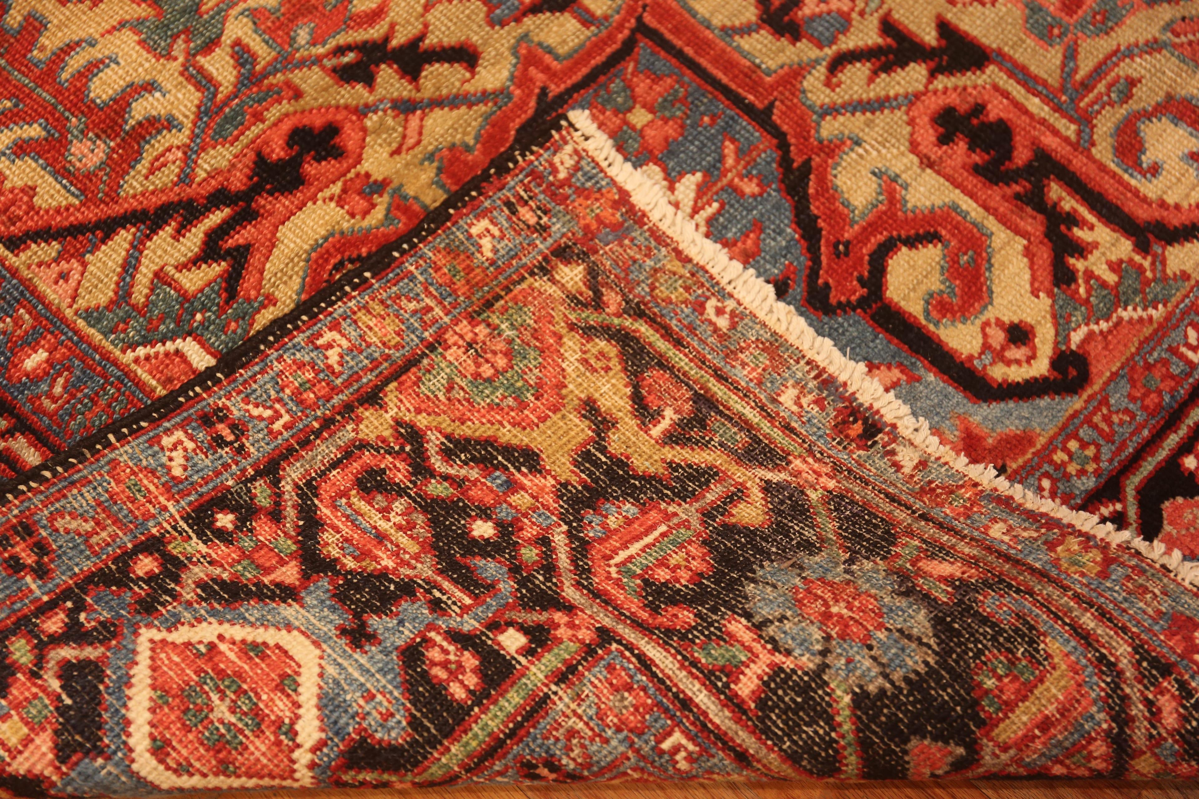 20ième siècle Collection Nazmiyal Collection Geometric Anchor Medallion Heriz Serapi Rug 8 ft x 9 ft 2 in en vente