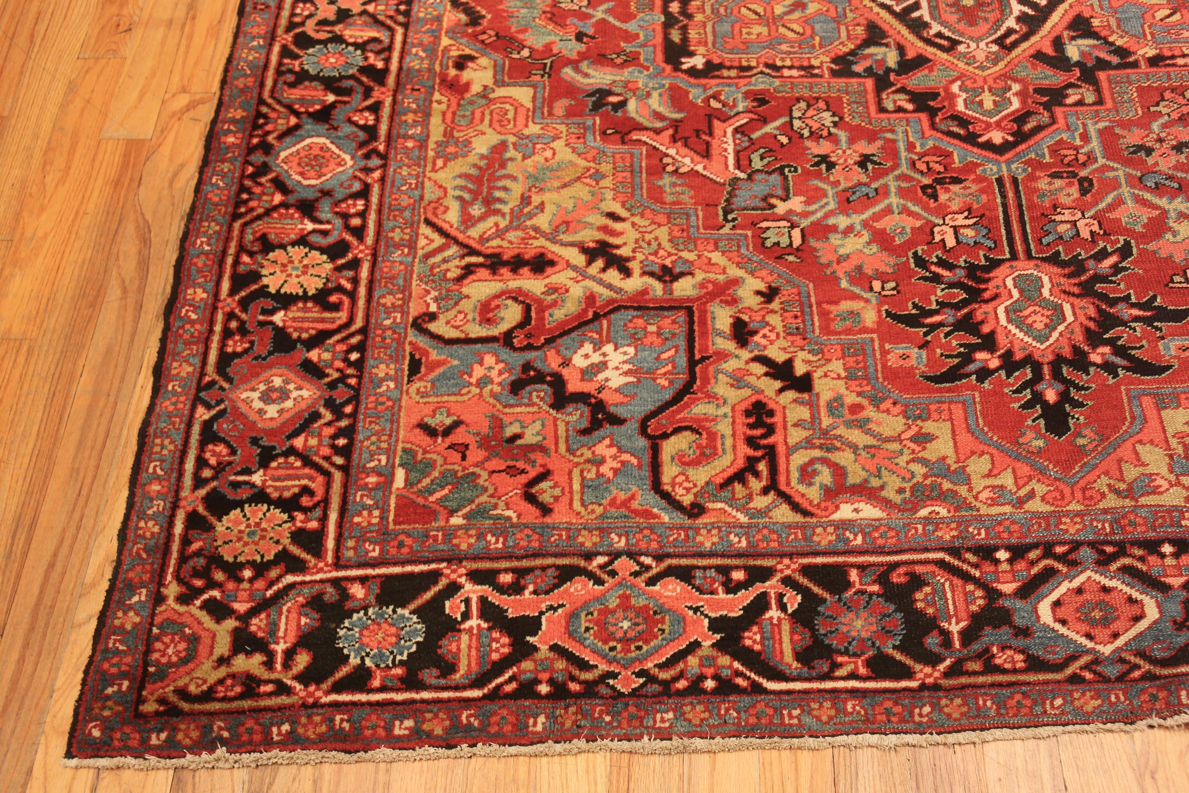 Laine Collection Nazmiyal Collection Geometric Anchor Medallion Heriz Serapi Rug 8 ft x 9 ft 2 in en vente
